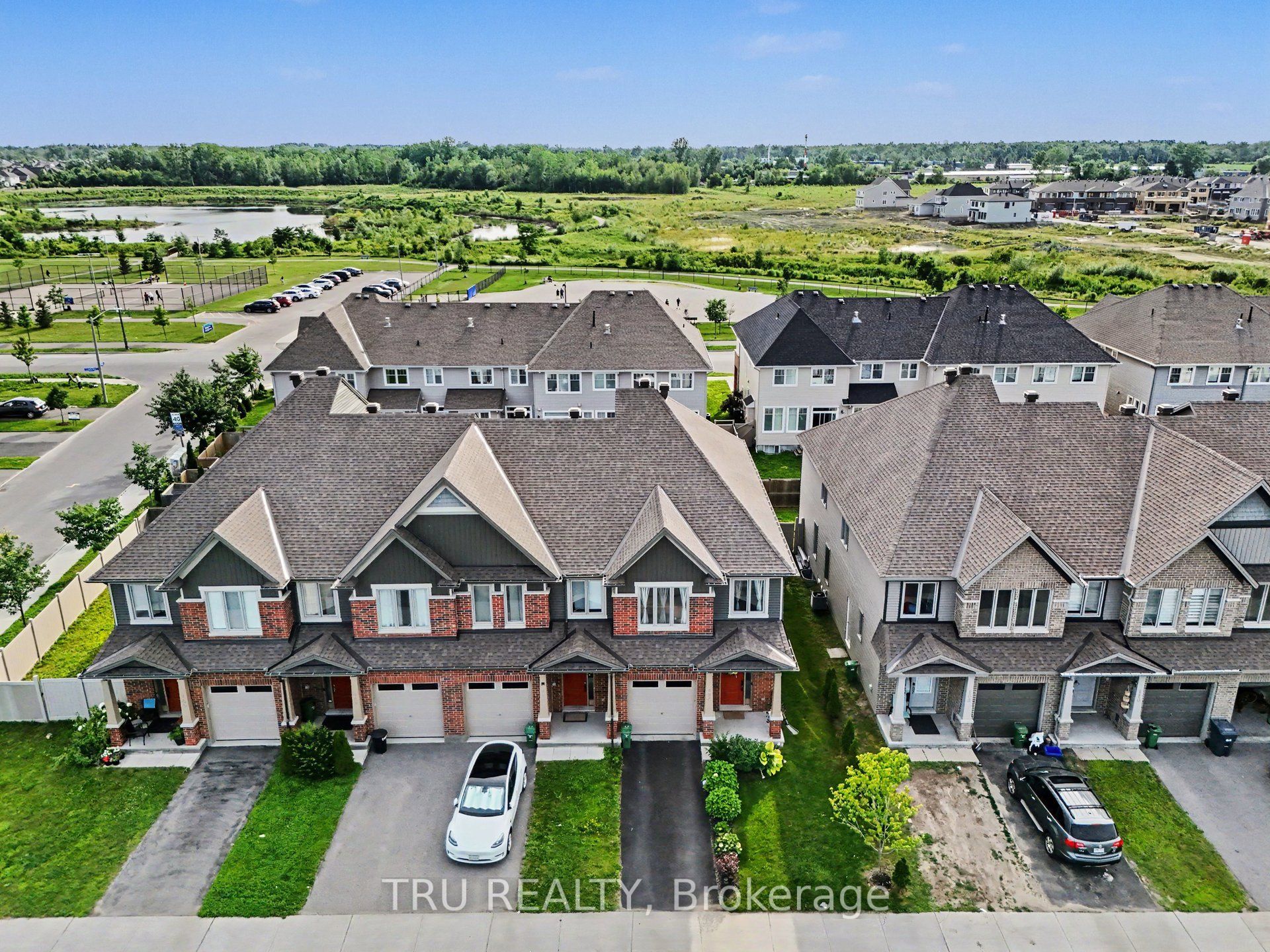 106 Lavatera Street, Blossom Park - Airport and Area, ON K1T 0R7 photo 3