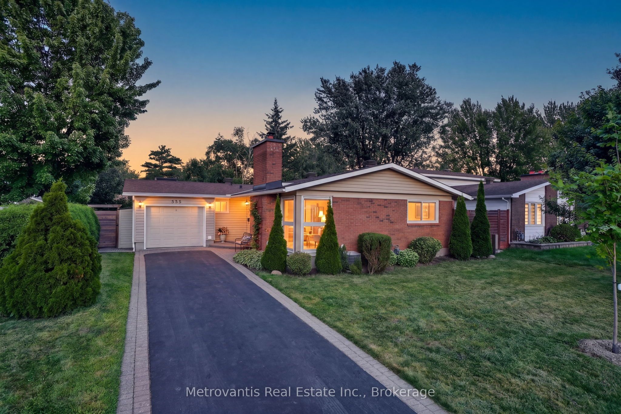 555 Buchanan Crescent, Beacon Hill North - South and Area, ON K1J 7V2