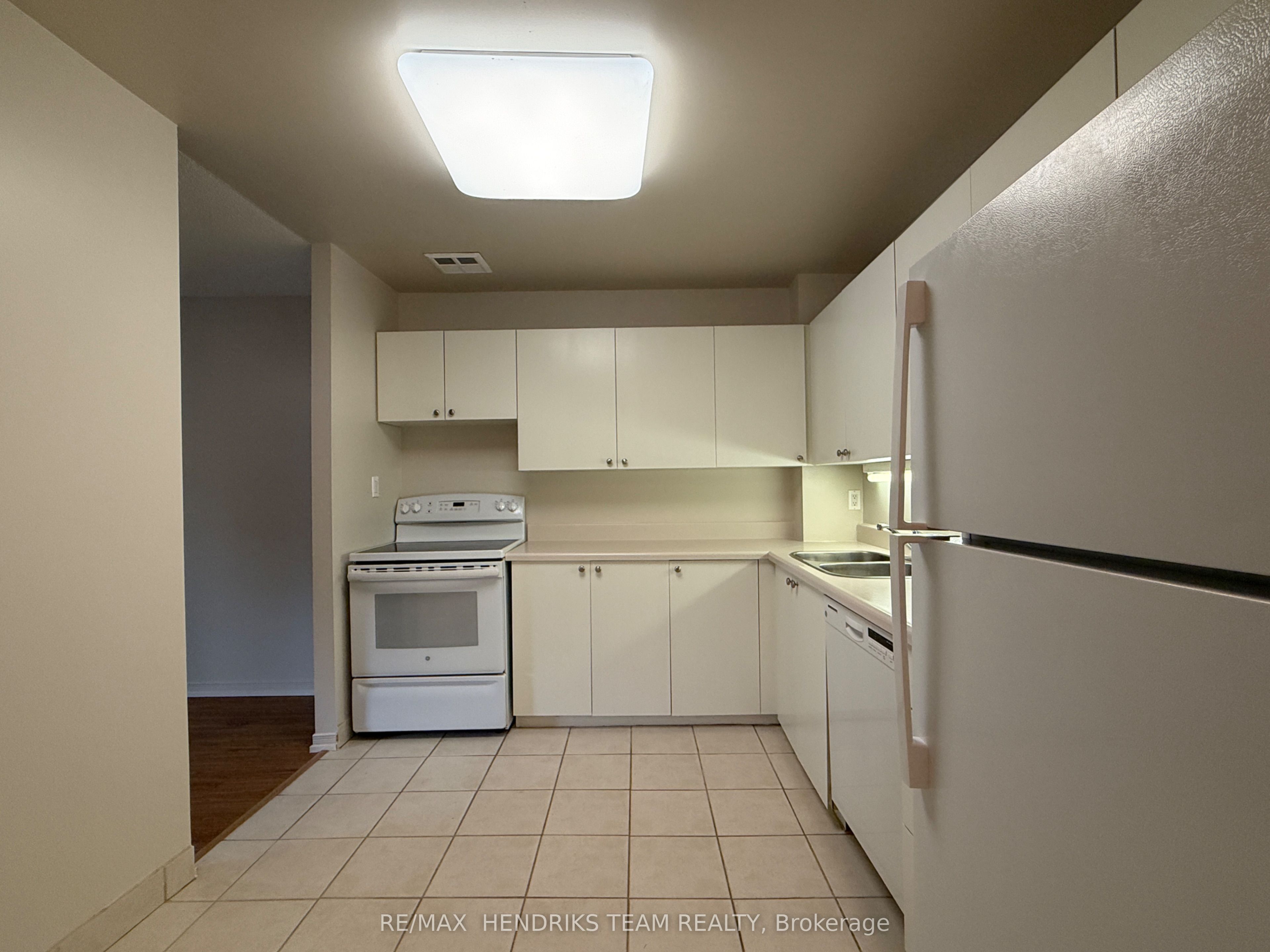 128 St Augustine Drive 118, St. Catharines, ON L2P 3X6 photo 2