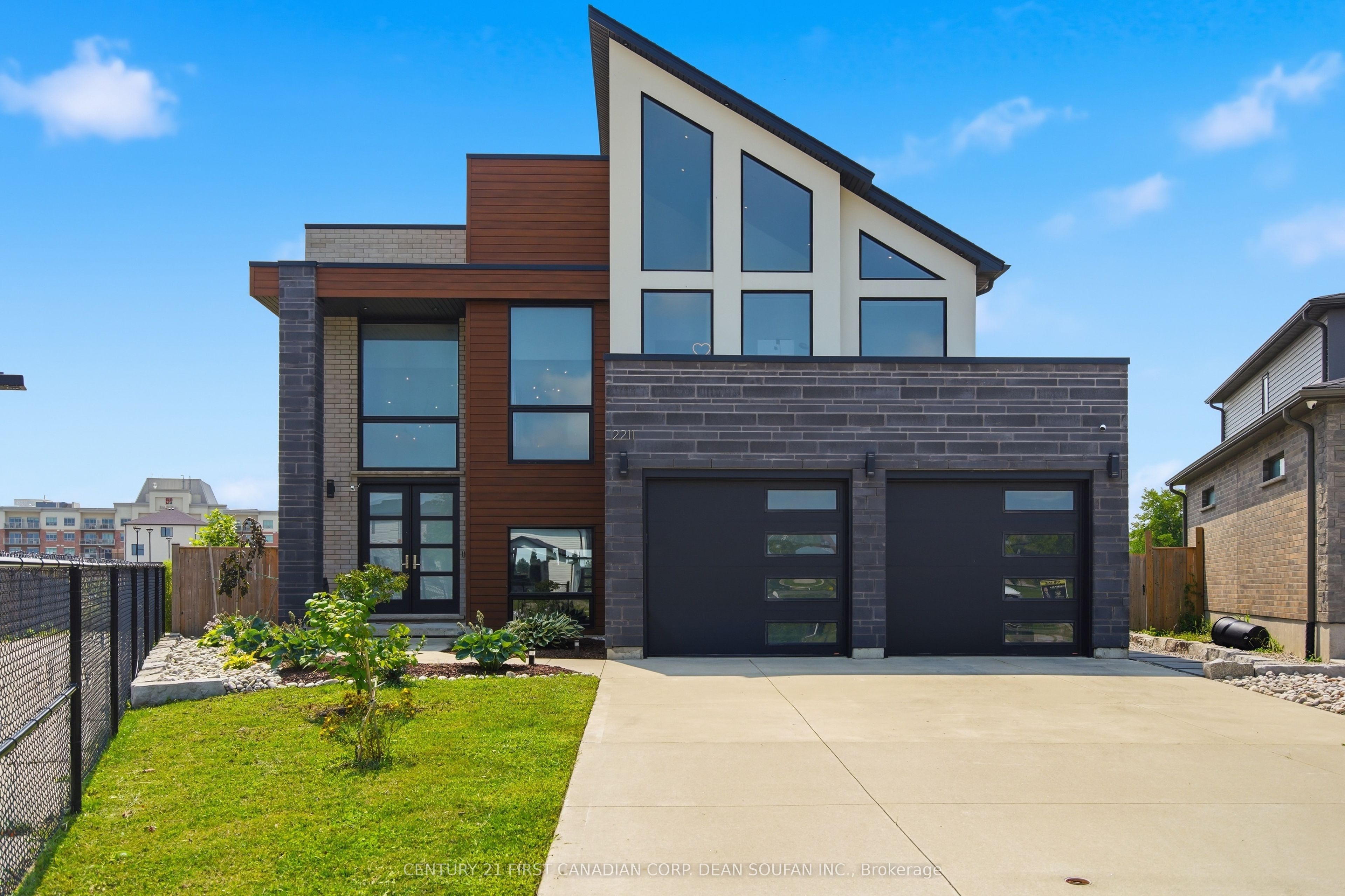 2211 Wateroak Drive, London North, ON N6G 0R1