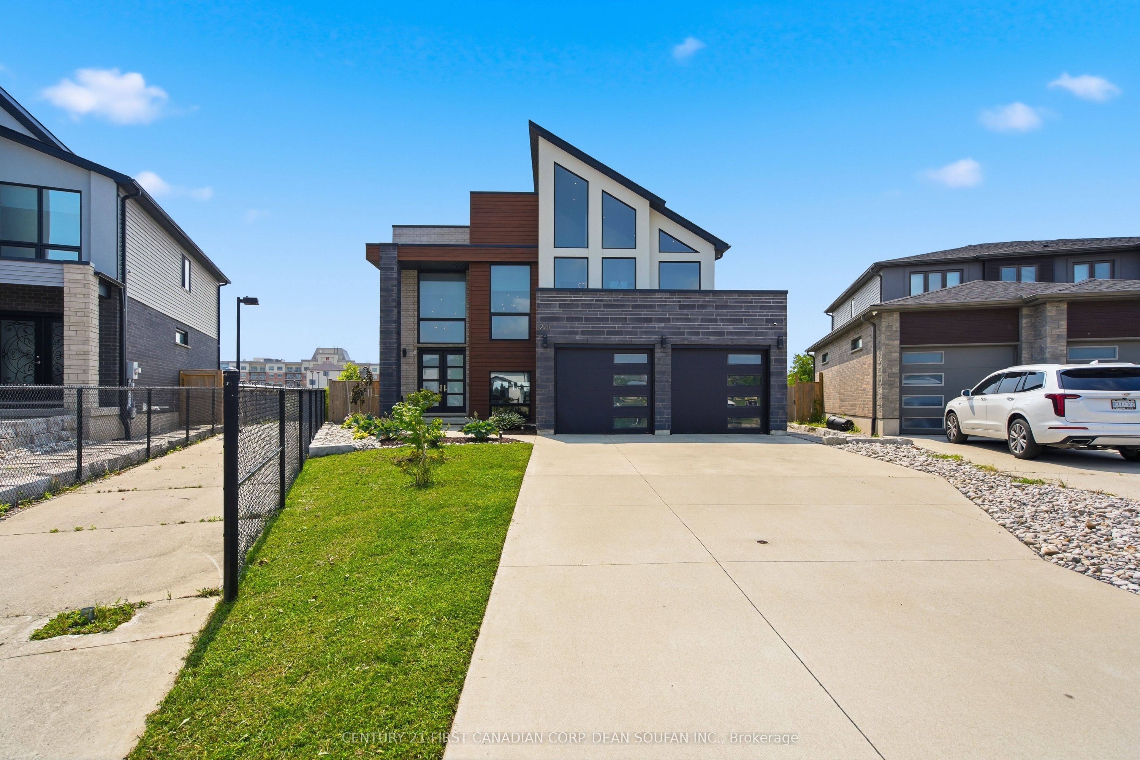 2211 Wateroak Drive, London North, ON N6G 0R1 photo 2