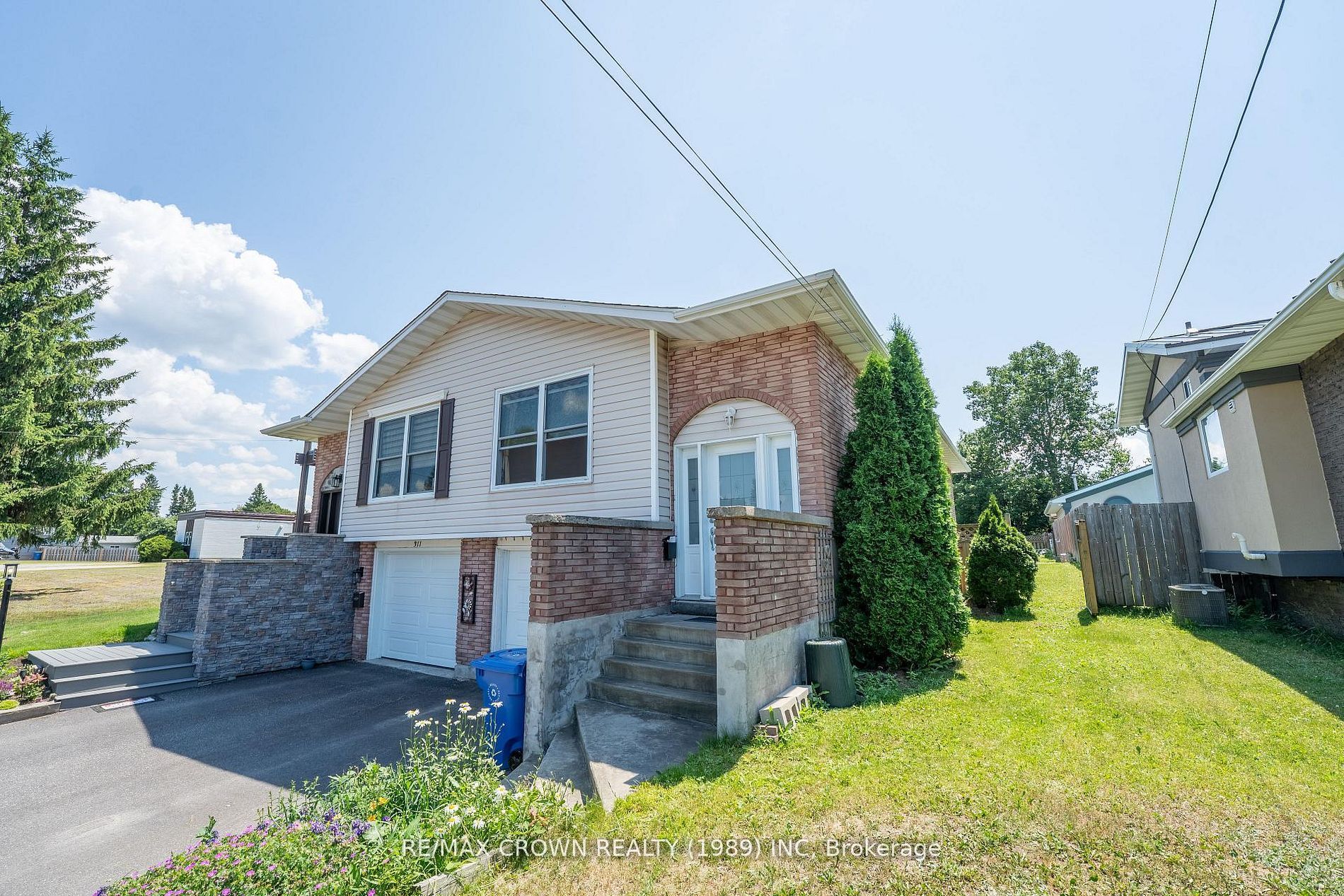 307 McKenzie Avenue, North Bay, ON P1B 7E3 photo 2