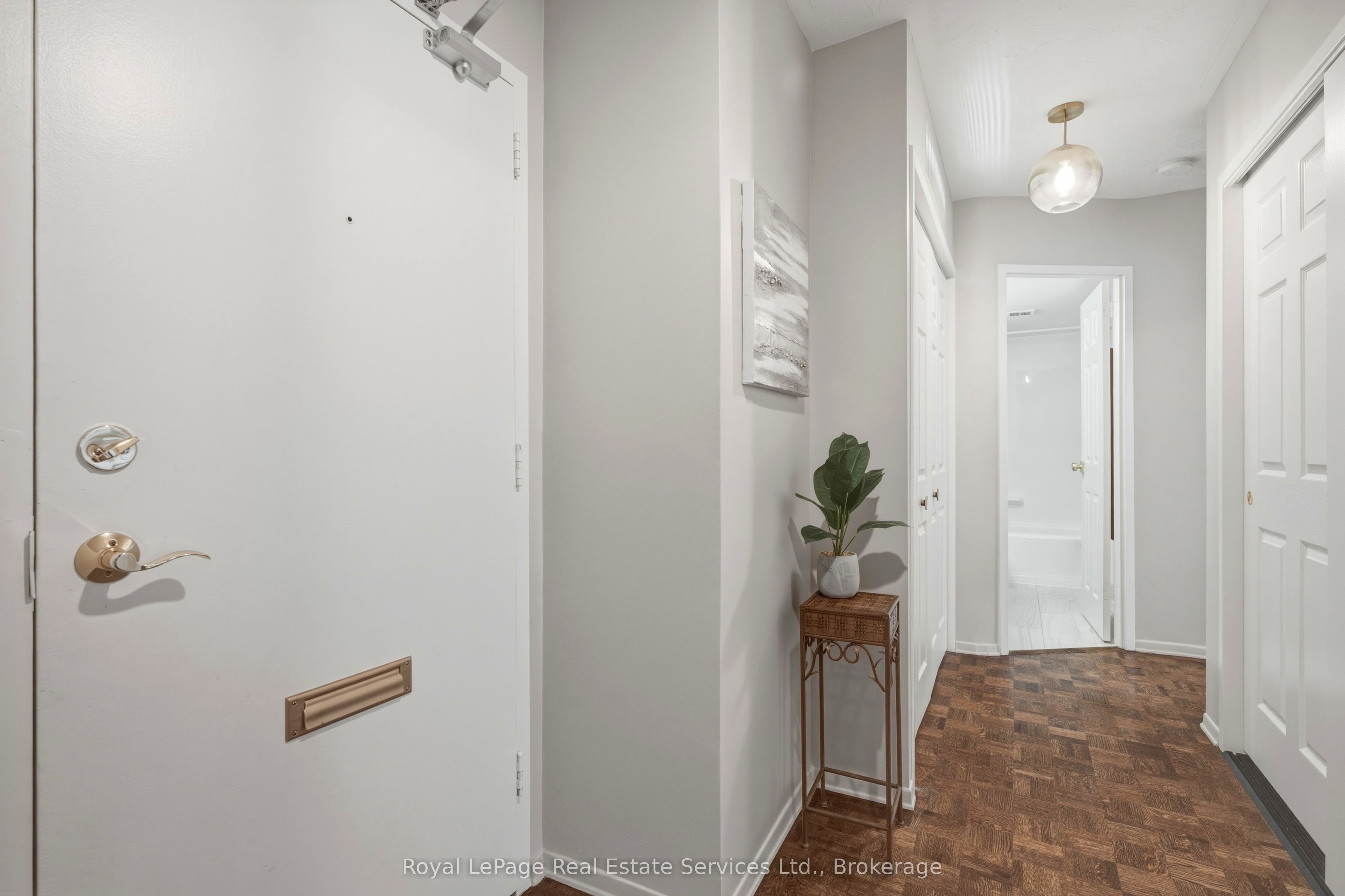 15 Towering Heights Boulevard 102, St. Catharines, ON L2T 3G7 photo 2