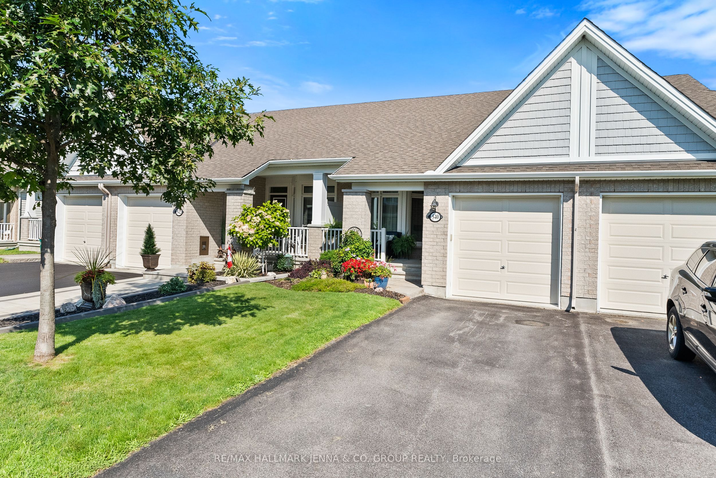 540 Silverbell Crescent, Blossom Park - Airport and Area, ON K1T 0P1 photo 2