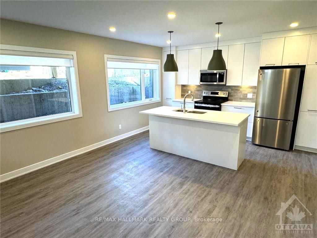 320 Mona Avenue B, Vanier and Kingsview Park, ON K1L 7A2 photo 4