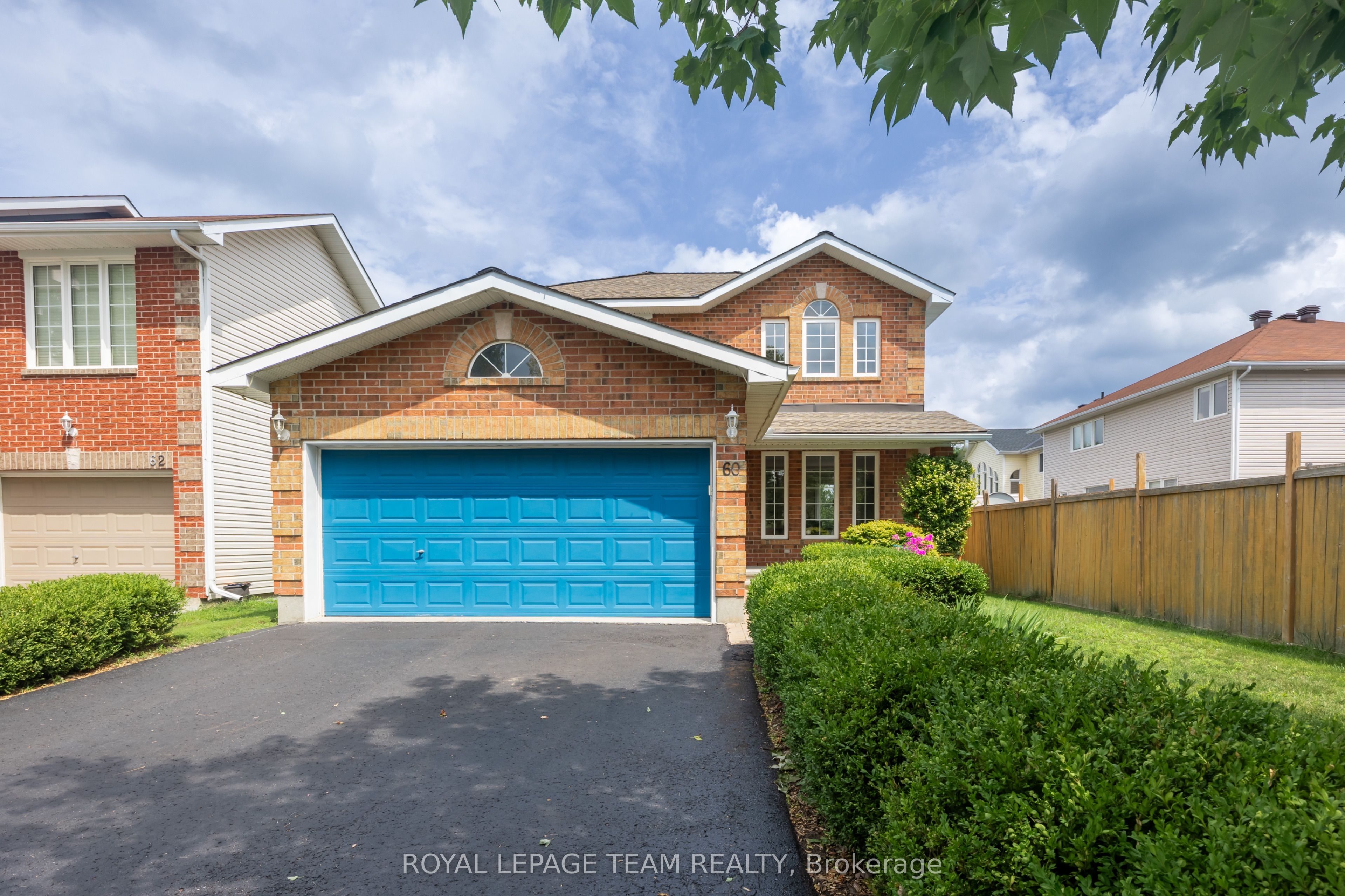 60 Woliston Crescent, Kanata, ON K2W 1E5