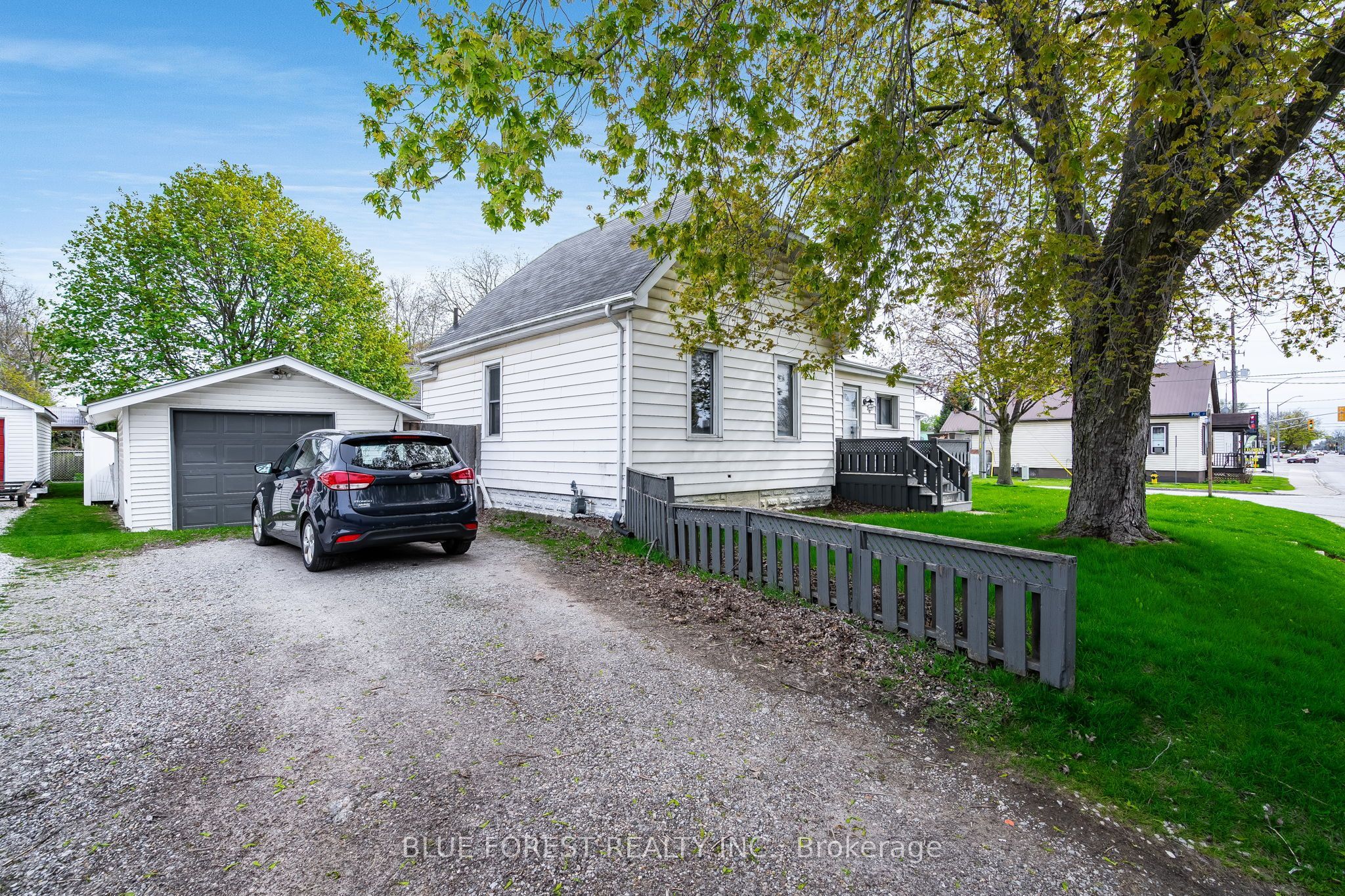 30 Park Avenue E, Chatham-Kent, ON N7M 3V5 photo 2