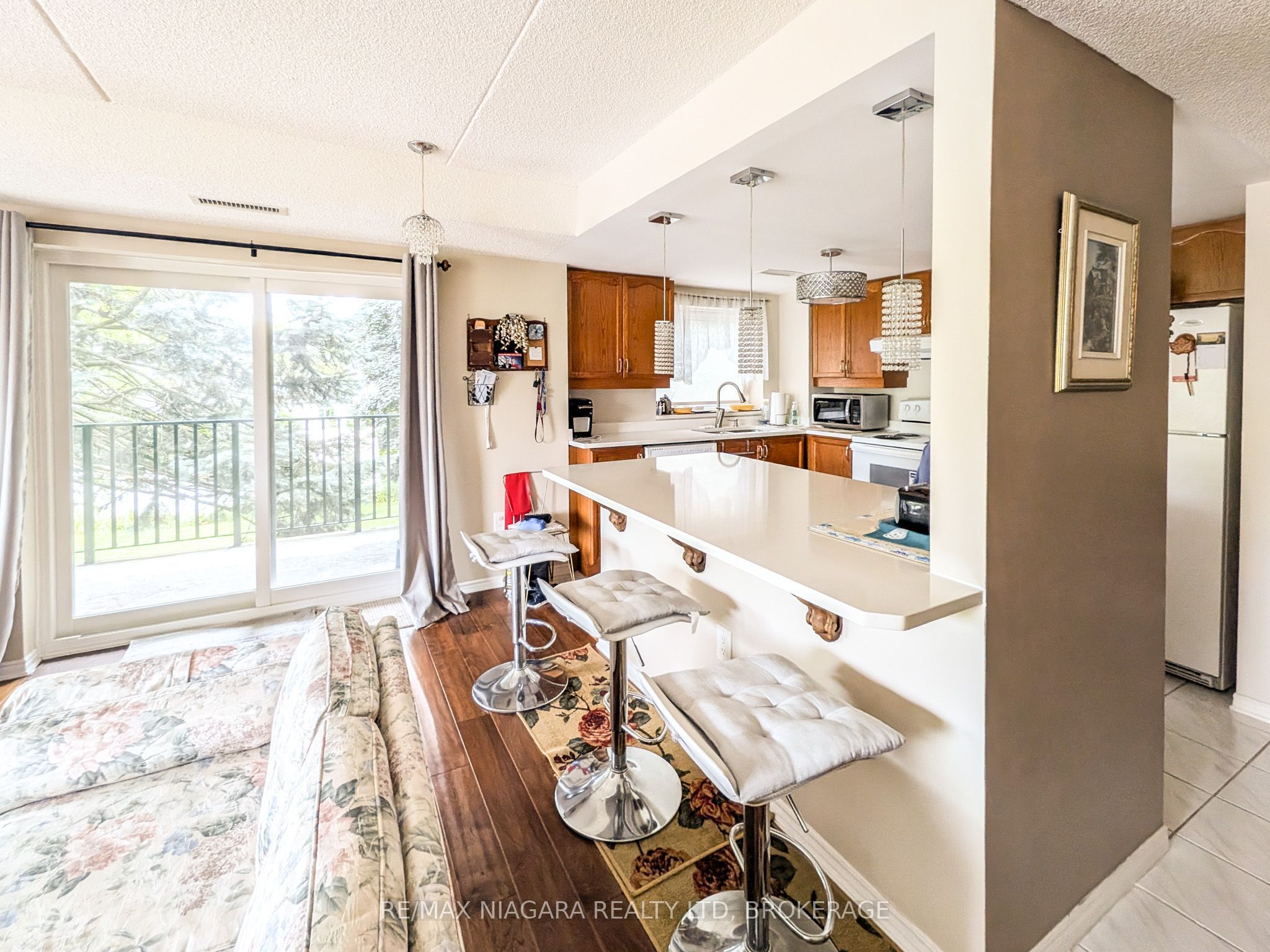 6704 Thorold Stone Road 203, Niagara Falls, ON L2J 1B3 photo 3