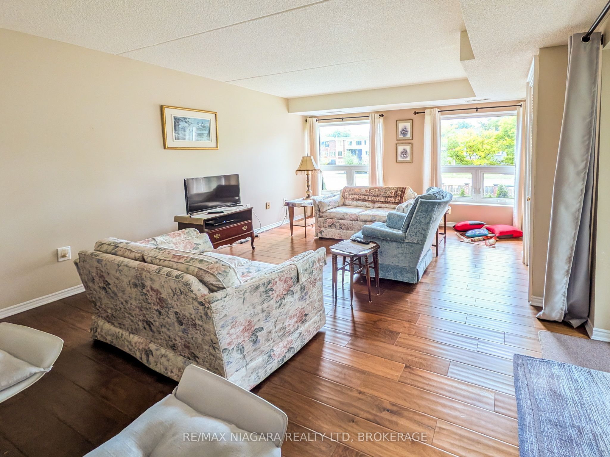 6704 Thorold Stone Road 203, Niagara Falls, ON L2J 1B3 photo 5