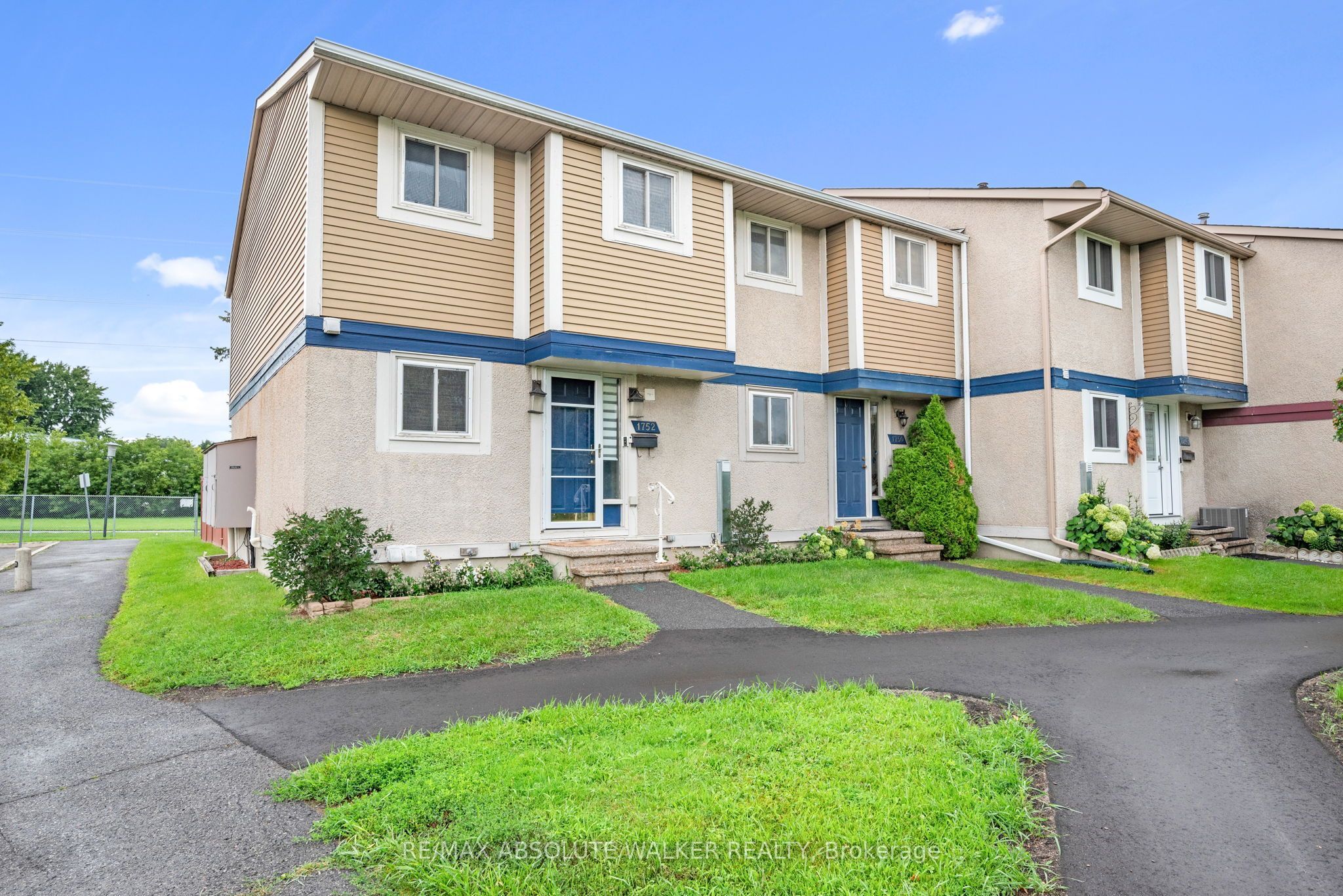 1752 Stonehenge Crescent, Cyrville - Carson Grove - Pineview, ON K1B 4Z9