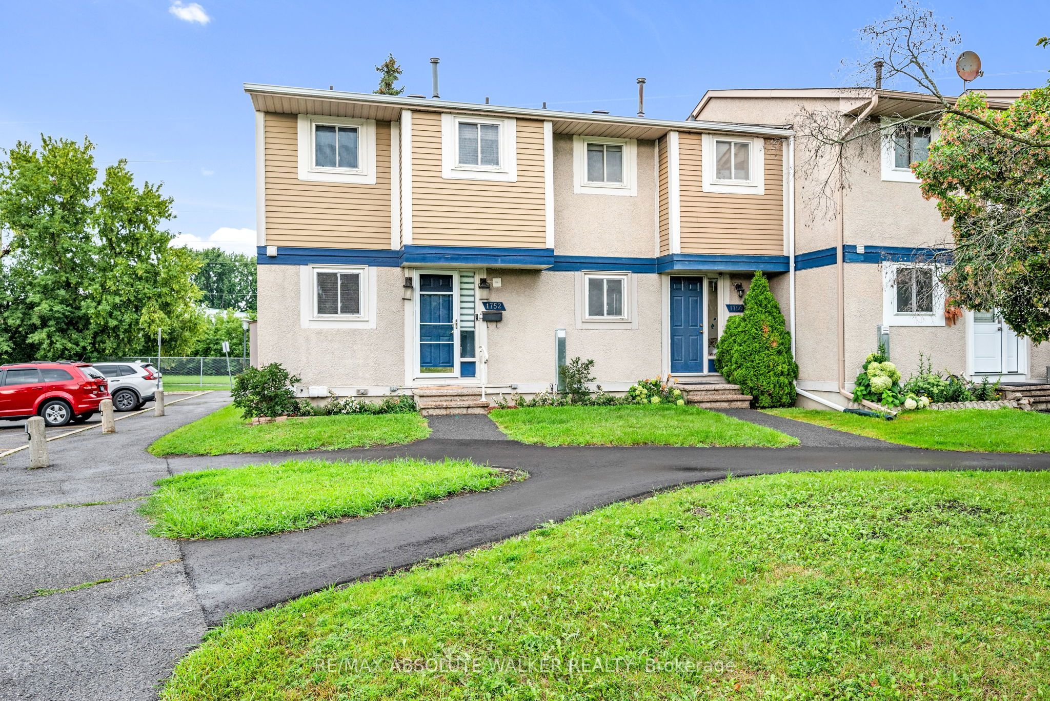 1752 Stonehenge Crescent, Cyrville - Carson Grove - Pineview, ON K1B 4Z9 photo 2