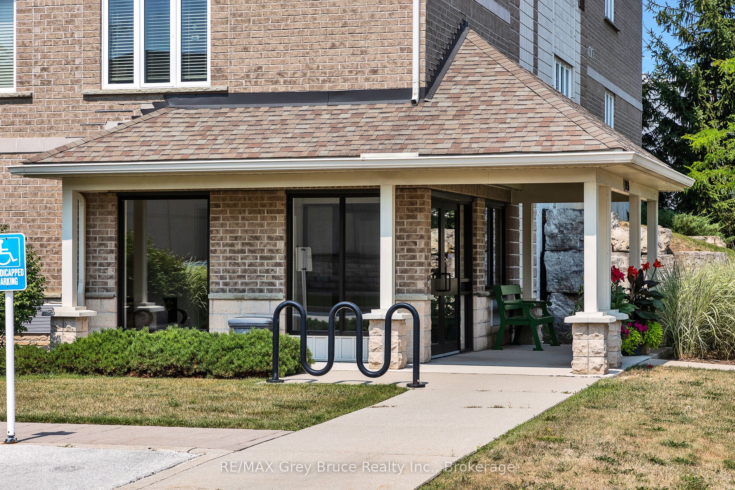 1050 1st Avenue W 204, Owen Sound, ON N4K 4K6 photo 4