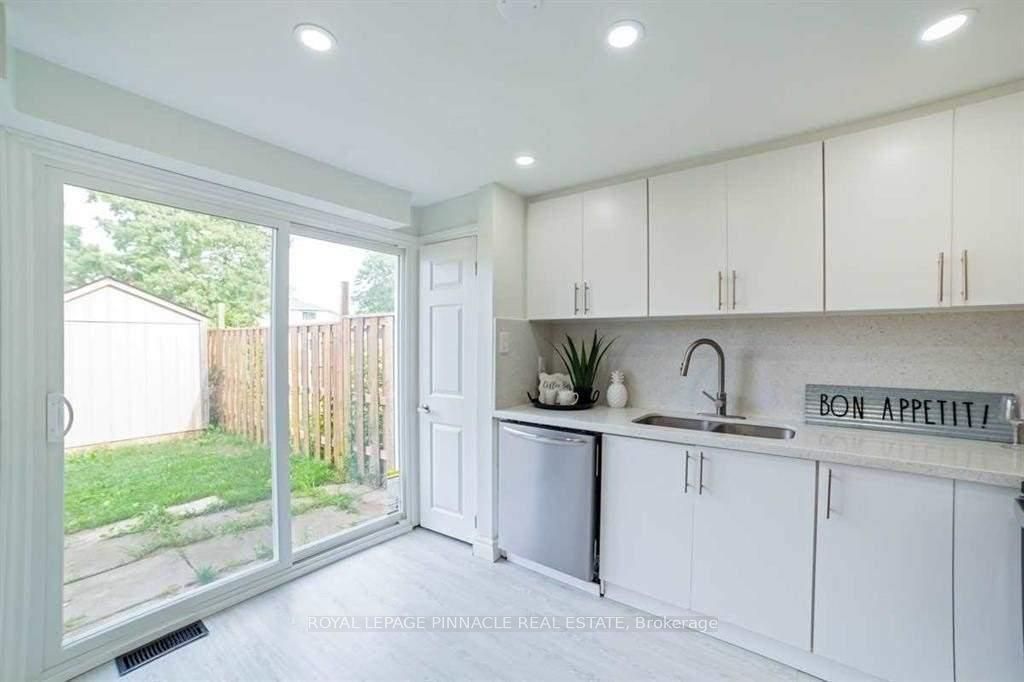 733 Parkview Crescent, Cambridge, ON N3H 5A1 photo 2