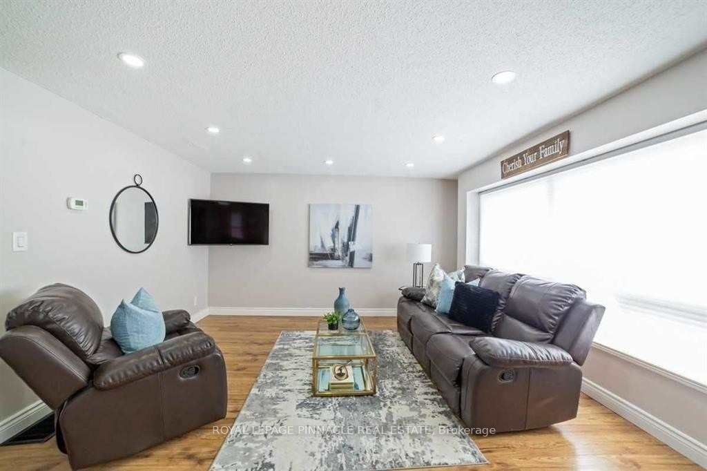 733 Parkview Crescent, Cambridge, ON N3H 5A1 photo 4