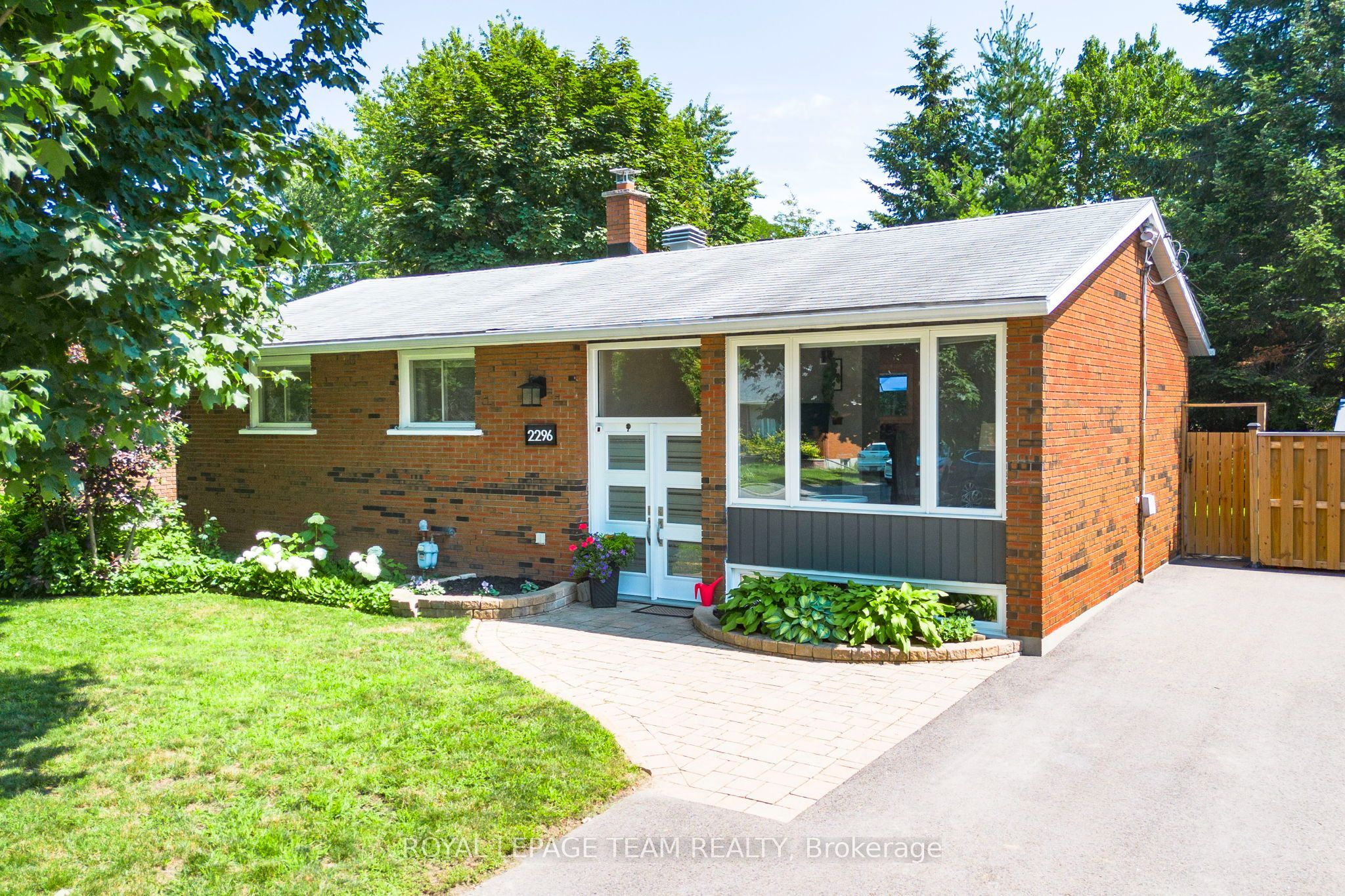 2296 Kay Street, Parkway Park - Queensway Terrace S and Area, ON K2C 1J7