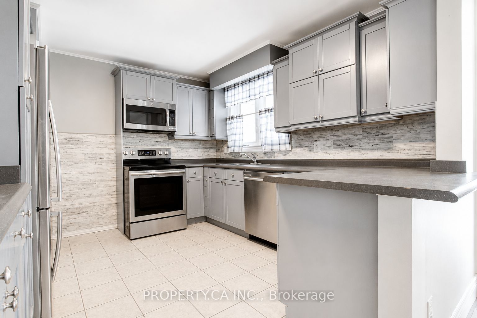 71 Highpark Avenue Upper, Kitchener, ON N2C 2C3 photo 2