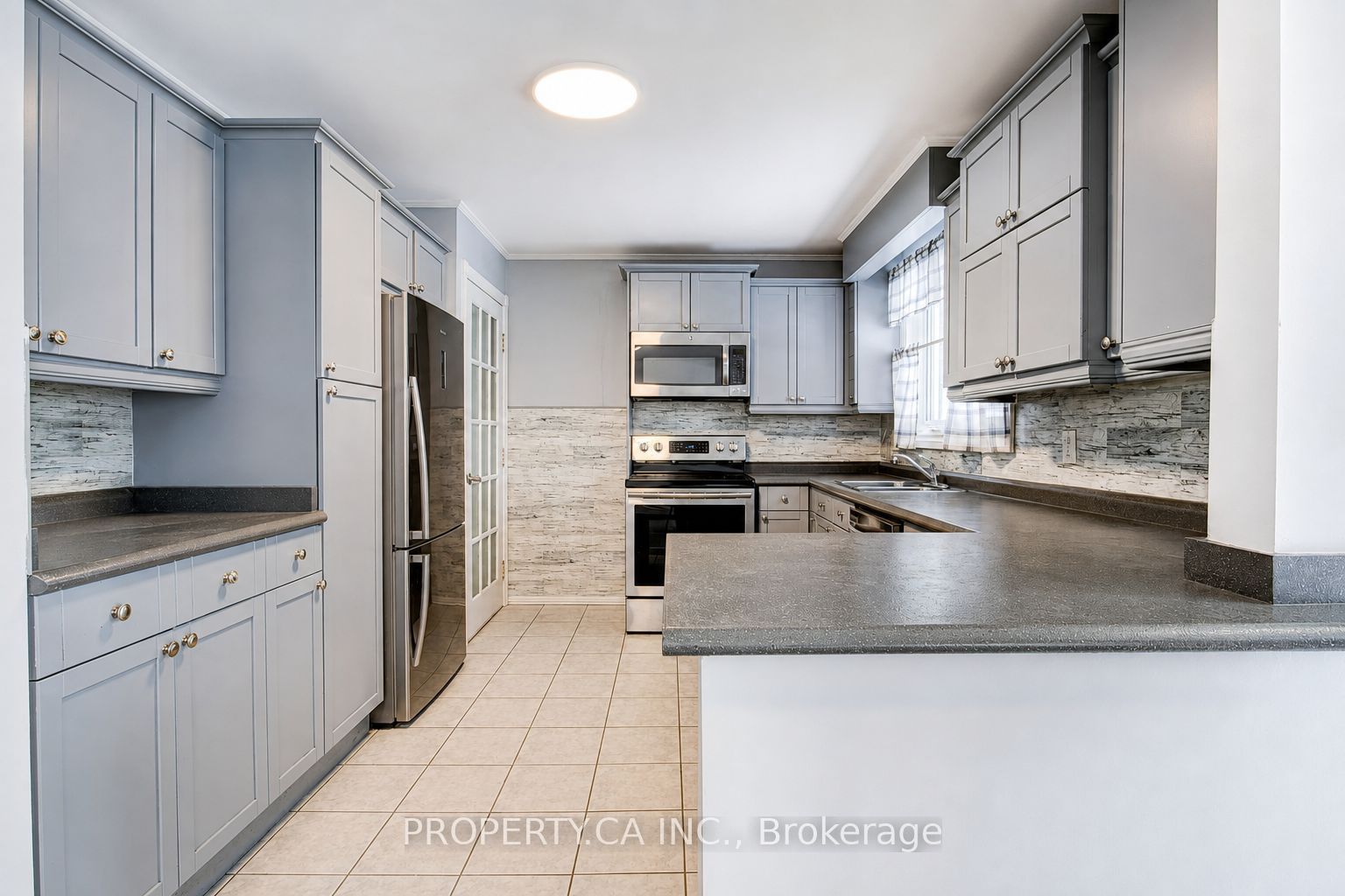71 Highpark Avenue Upper, Kitchener, ON N2C 2C3 photo 3