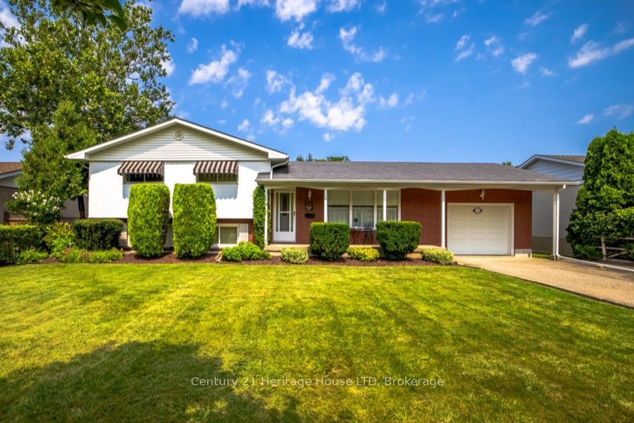 121 Lockhart Drive, St. Catharines, ON L2T 1W3