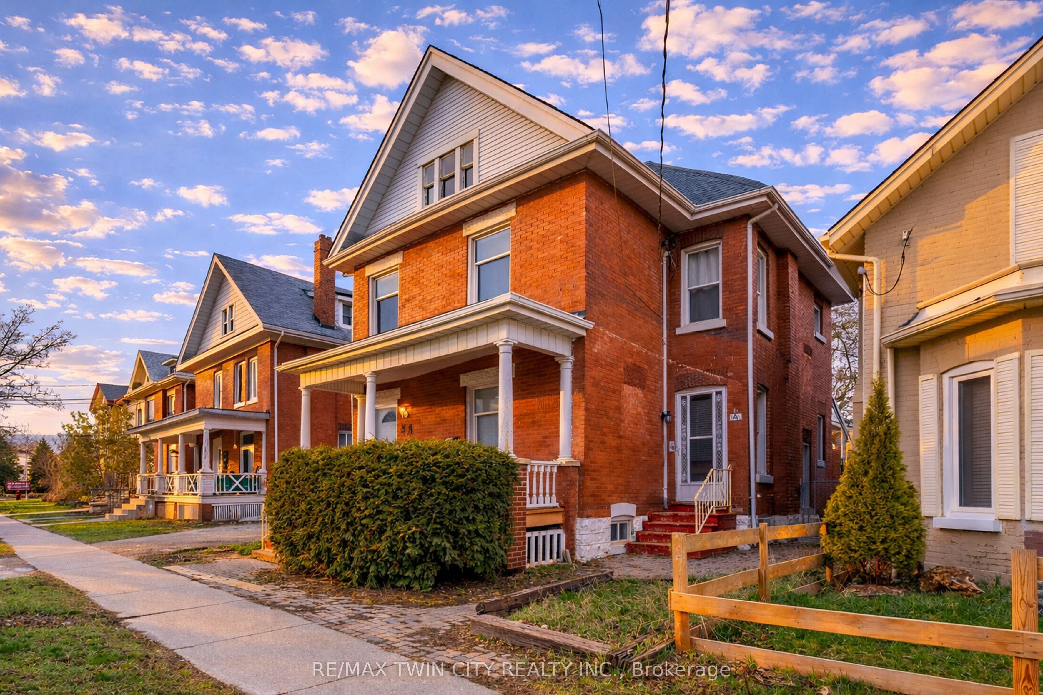 38 Nelson Street, Brantford, ON N3T 2M8 photo 3