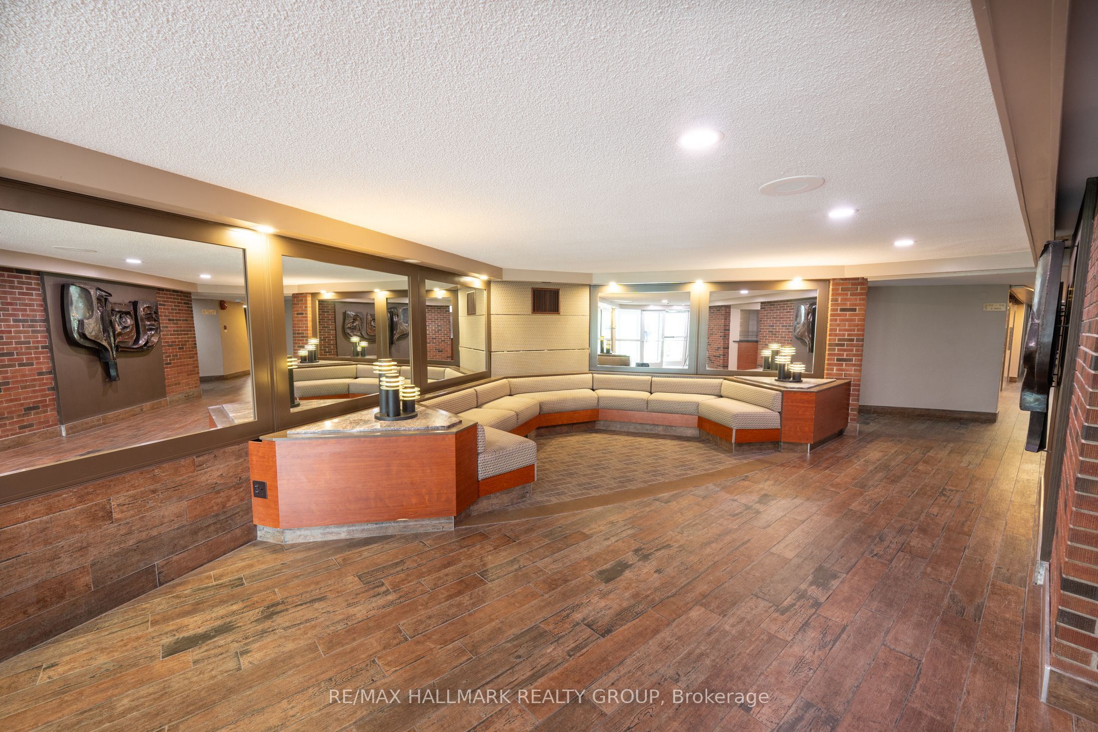 20 Chesterton Drive 906, Cityview - Parkwoods Hills - Rideau Shore, ON K2E 6Z7 photo 4