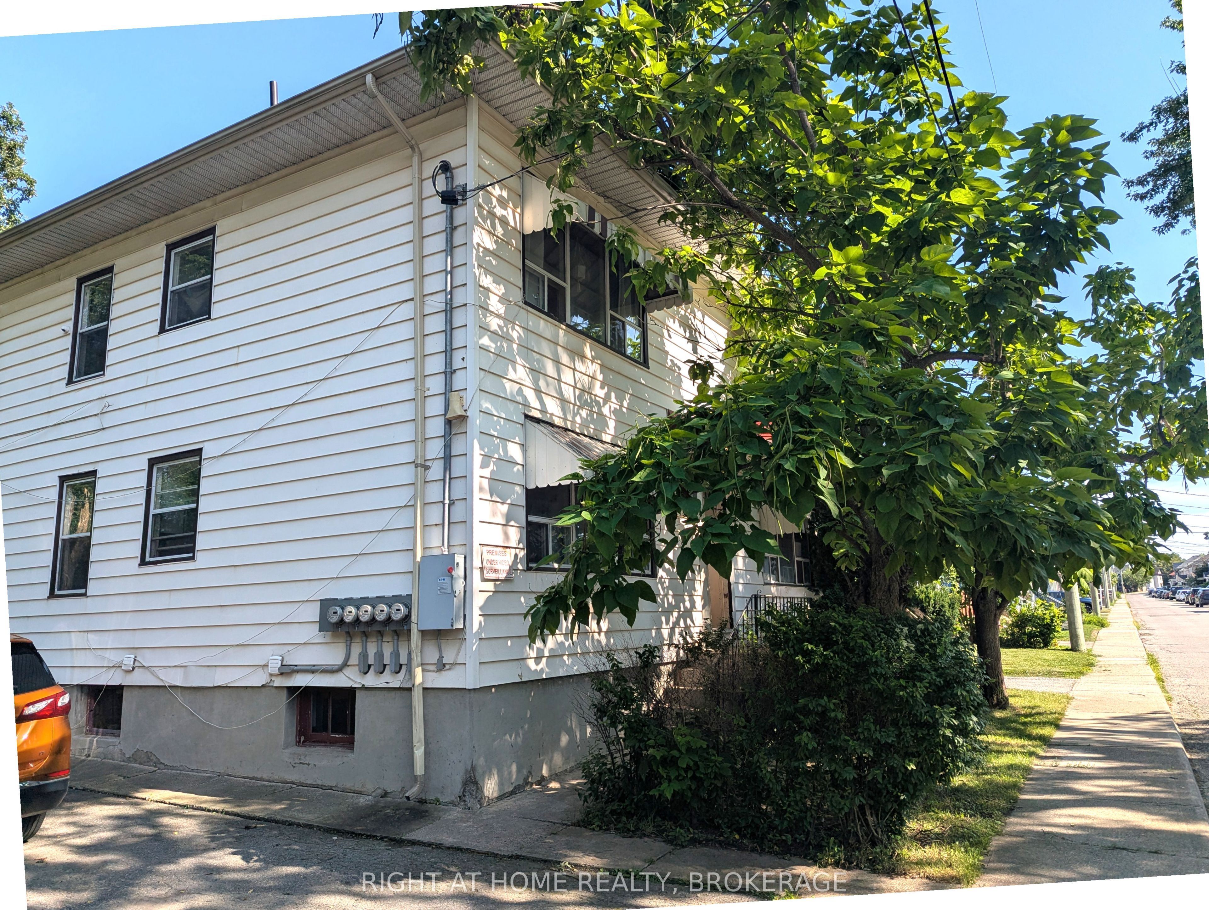 60 Richmond Avenue 2, St. Catharines, ON L2R 3W7