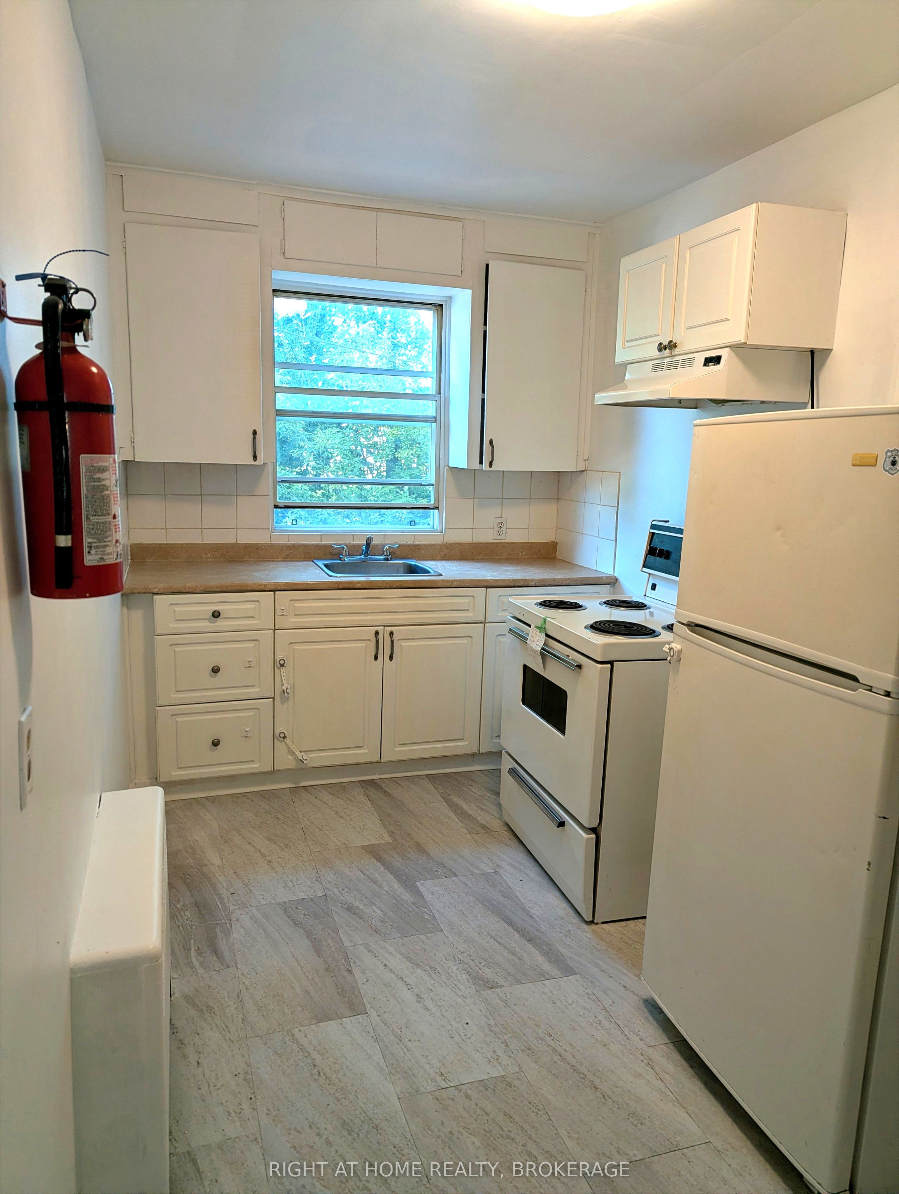 60 Richmond Avenue 2, St. Catharines, ON L2R 3W7 photo 4