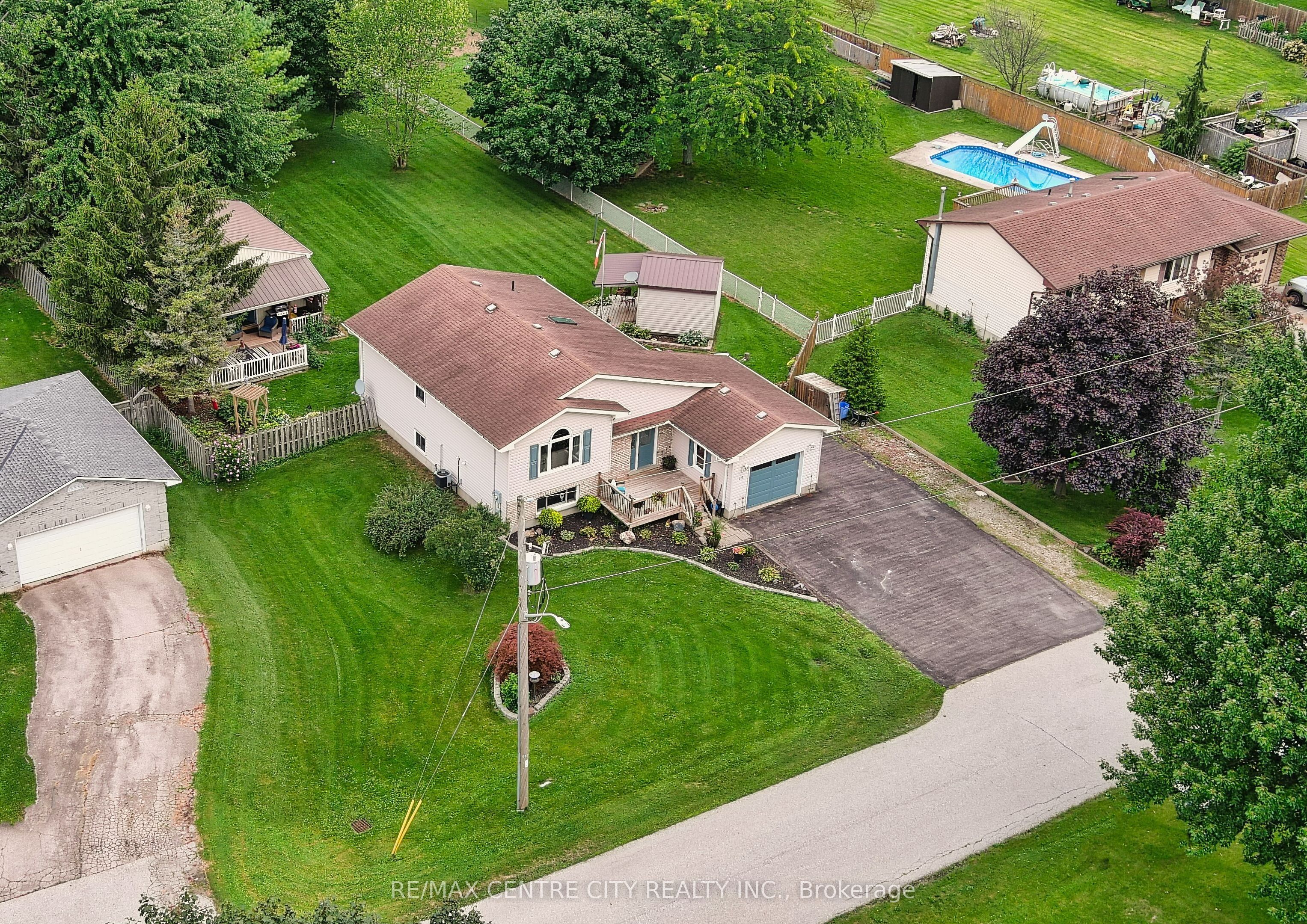 17 Rose Street, Dutton/Dunwich, ON N0L 2M0 photo 2