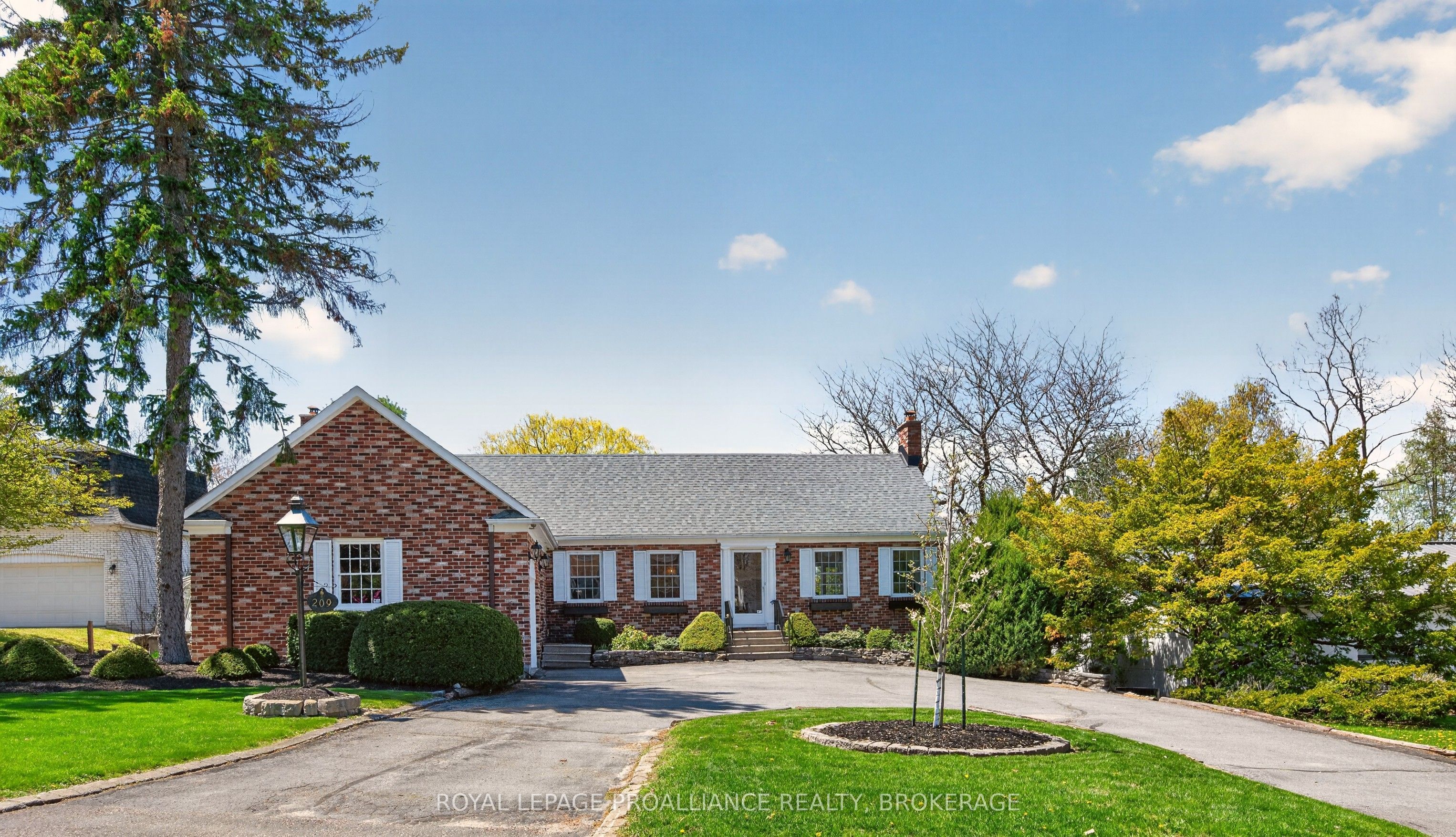 209 Fairway Hill Crescent, Kingston, ON K7M 2B5