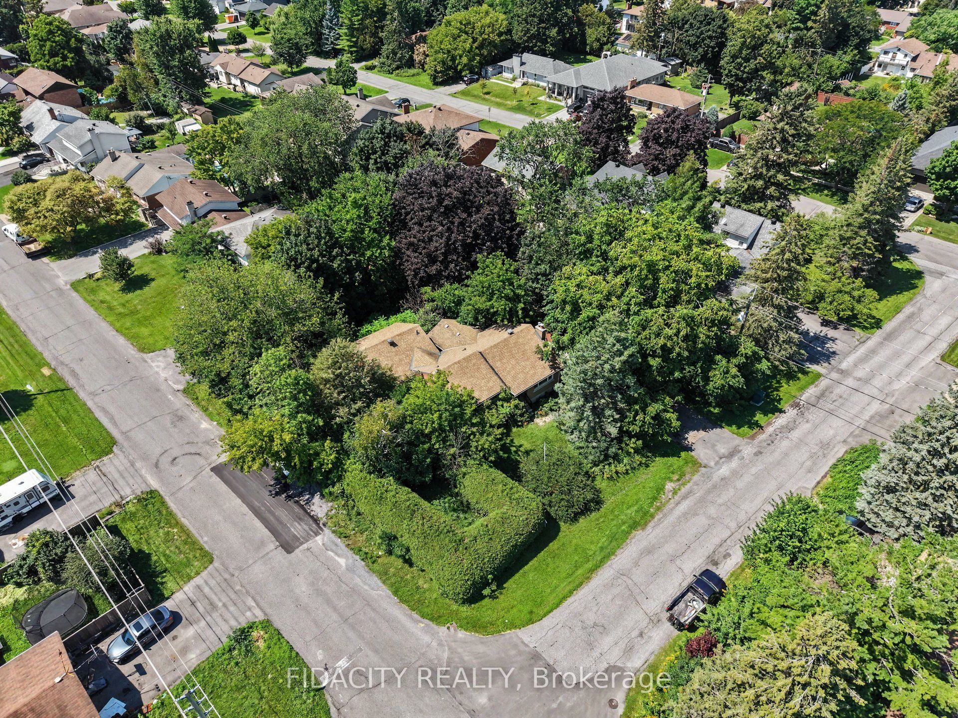 6 Malcolm Place, Meadowlands - Crestview and Area, ON K2G 1P4