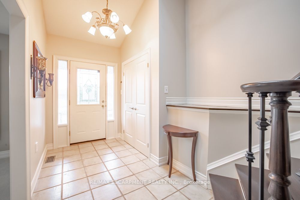 49 Branthaven Drive, Hamilton, ON L8J 2M2 photo 4