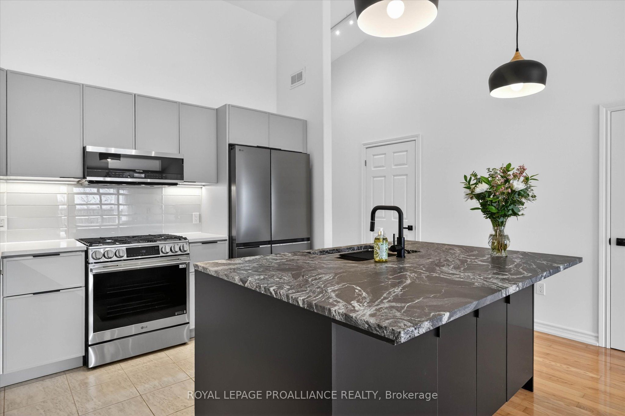138 Village Crescent, Peterborough, ON K9J 0A9 photo 4