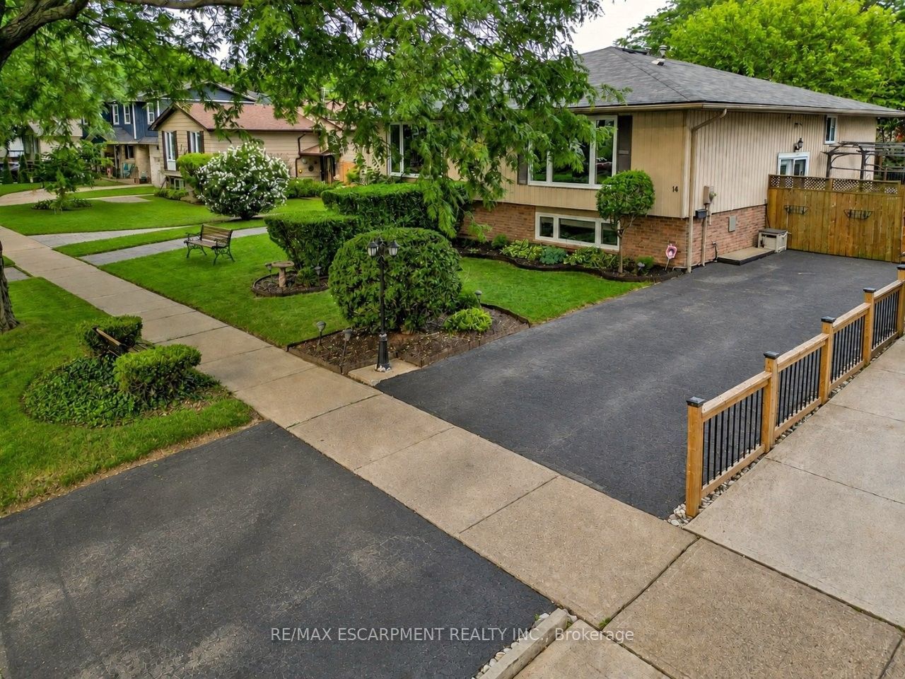 14 Woodeden Road, Grimsby, ON L3M 4N4