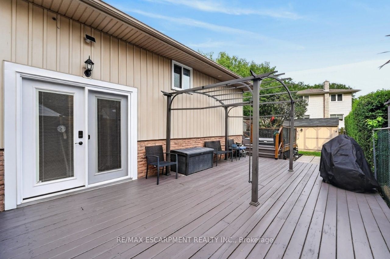 14 Woodeden Road, Grimsby, ON L3M 4N4 photo 4