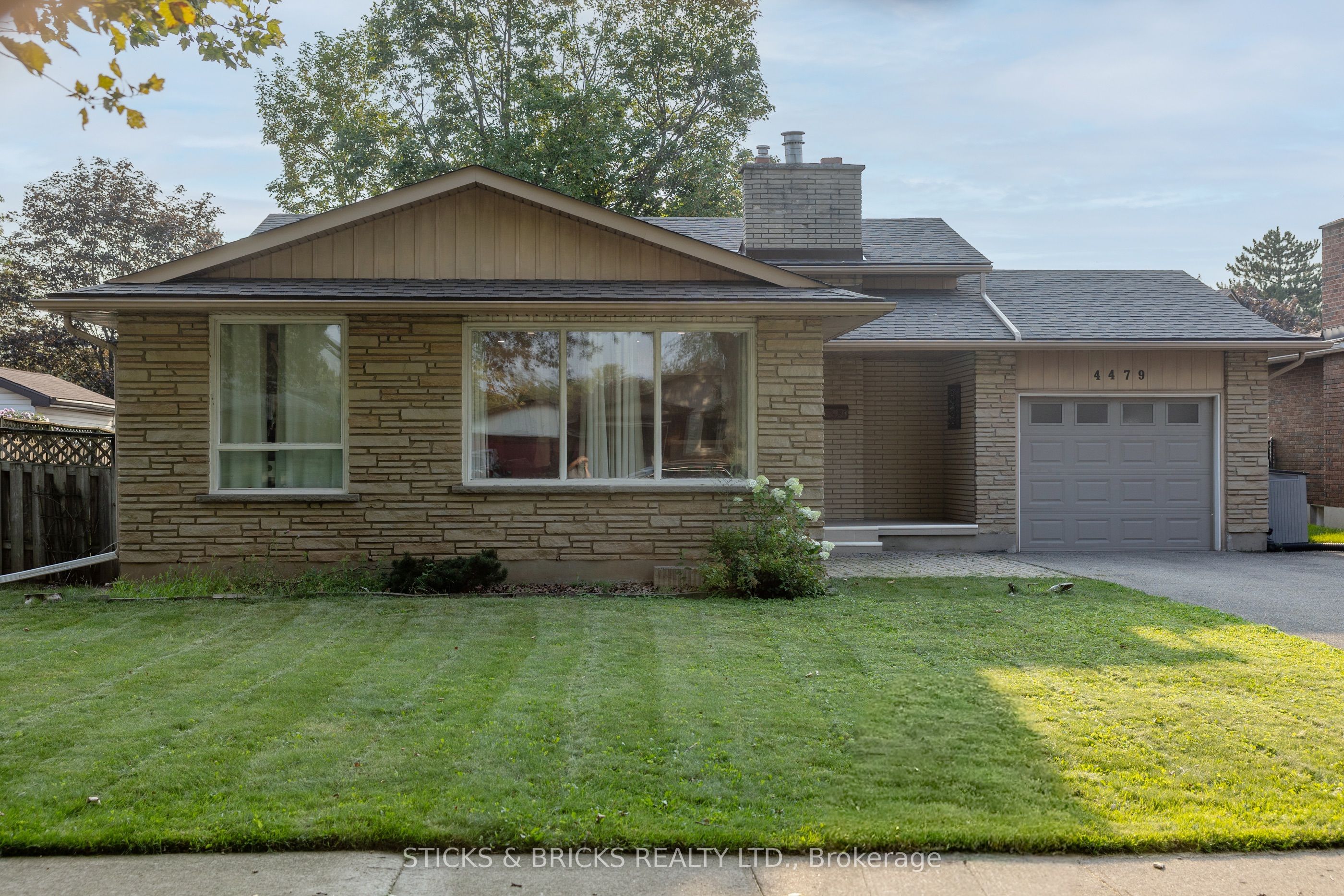 4479 Mitchell Avenue, Niagara Falls, ON L2E 6R6