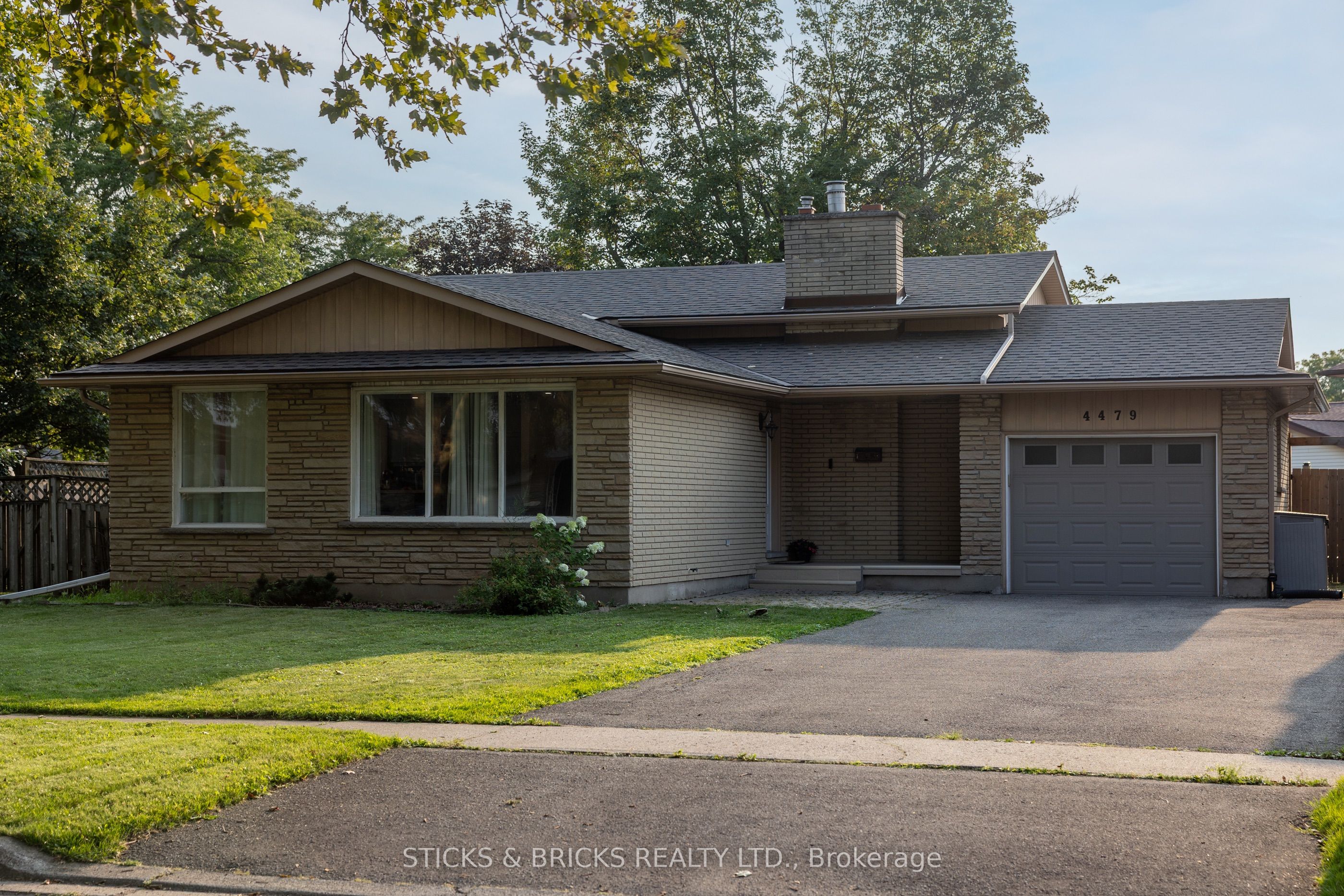 4479 Mitchell Avenue, Niagara Falls, ON L2E 6R6 photo 3