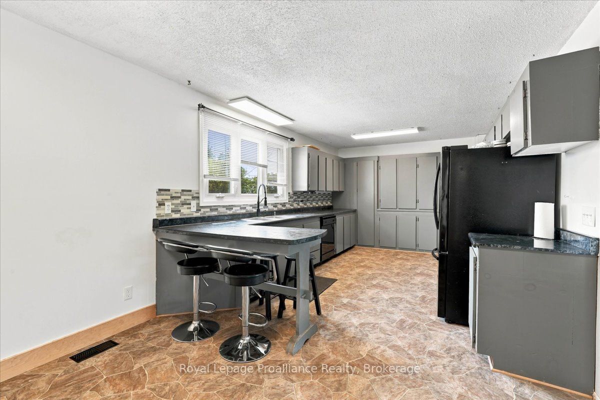 1080 Smith Street, Quinte West, ON K0K 1H0 photo 5