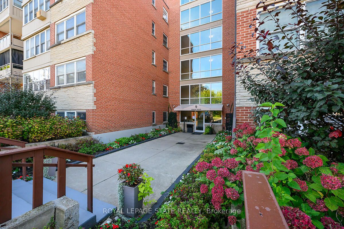 9 Grant Boulevard 107, Hamilton, ON L9H 4L5 photo 2