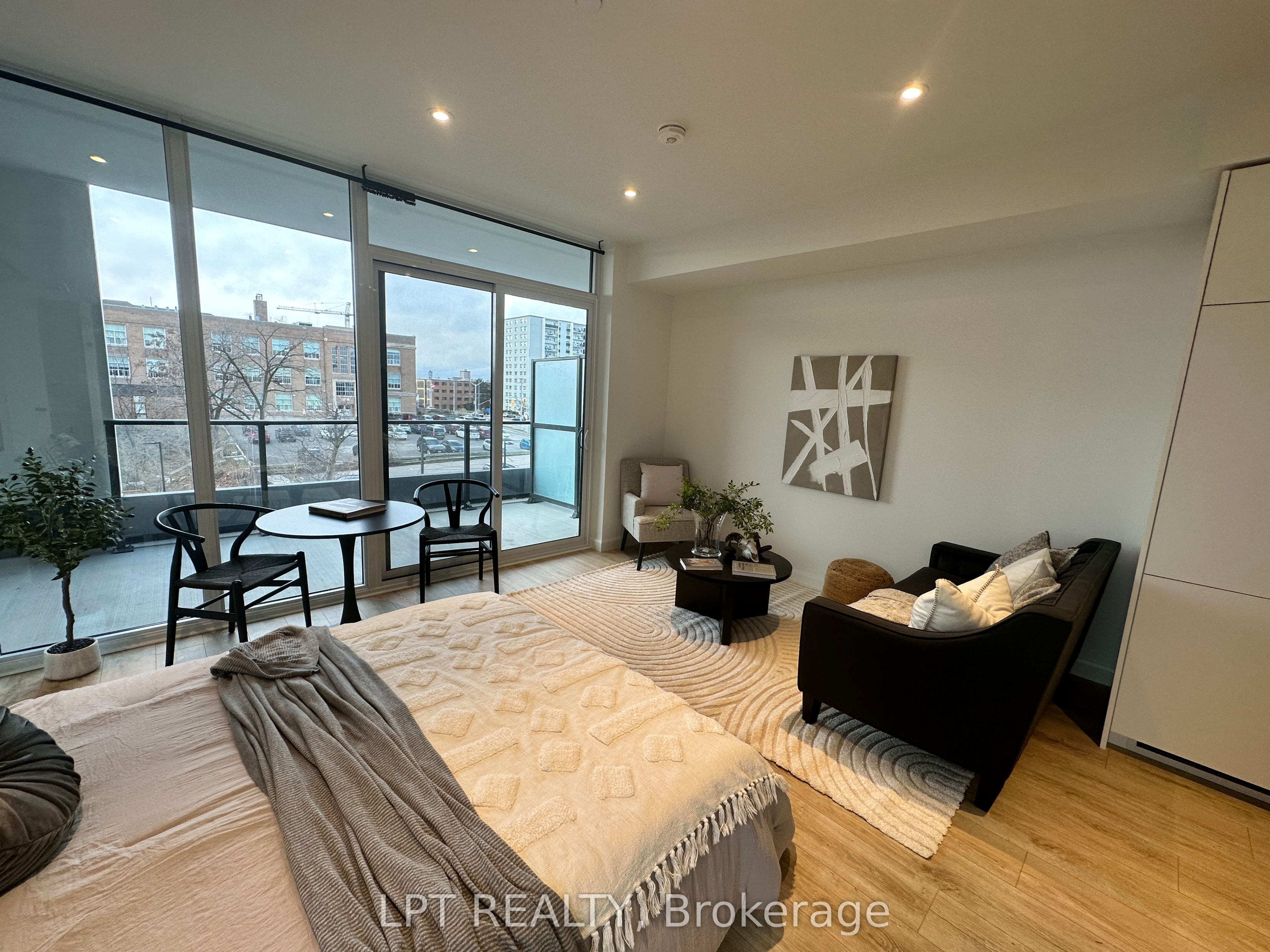 741 King Street W 1313, Kitchener, ON N2G 1E5 photo 5