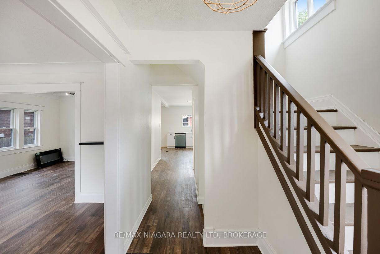 20 Randolph Street, Welland, ON L3B 4C2 photo 3