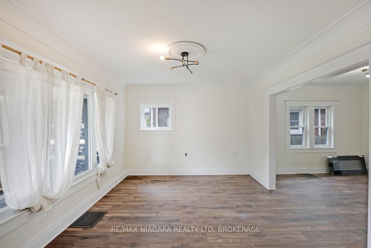 20 Randolph Street, Welland, ON L3B 4C2 photo 5