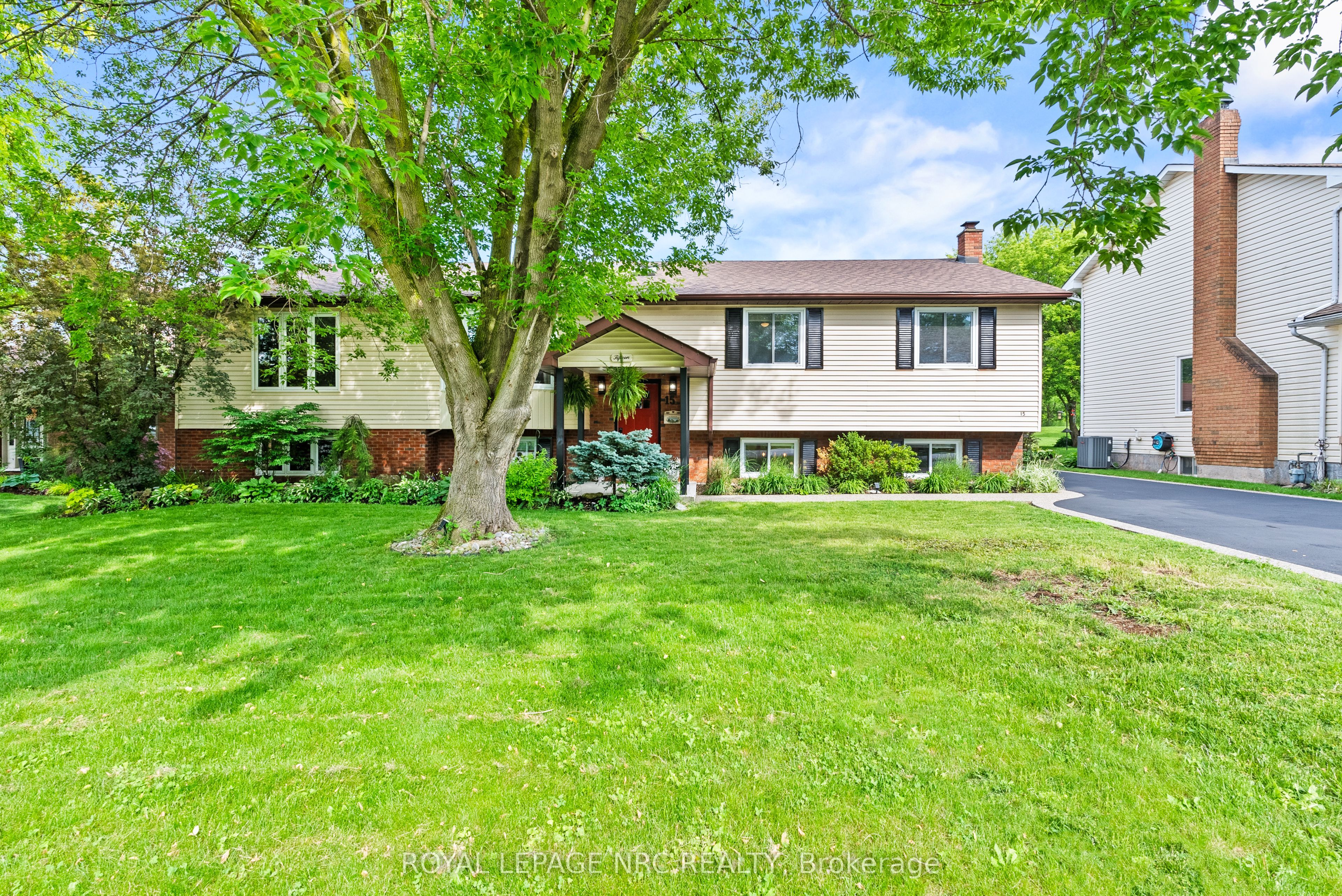 15 Park Road S, Grimsby, ON L3M 2N8 photo 3