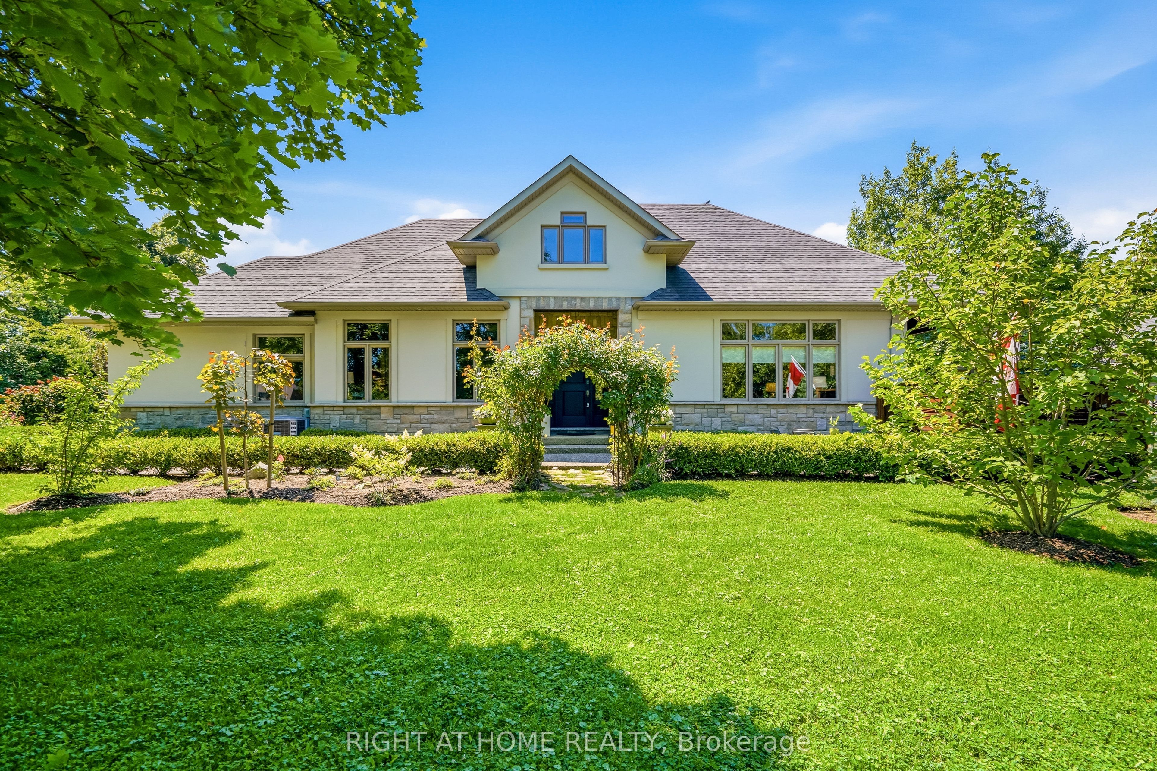 411 Nassau Street, Niagara-on-the-Lake, ON L0S 1J0 photo 2