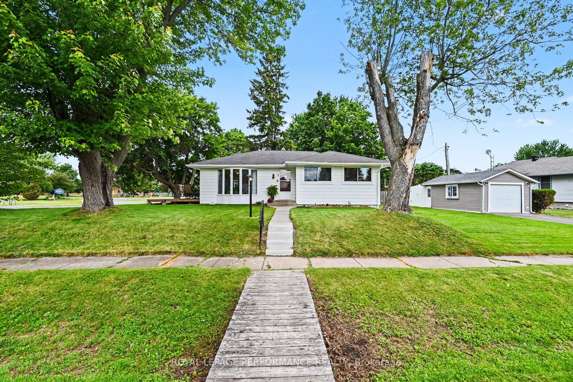 1 Adam Dixon Avenue, South Stormont, ON K0C 1P0 photo 2
