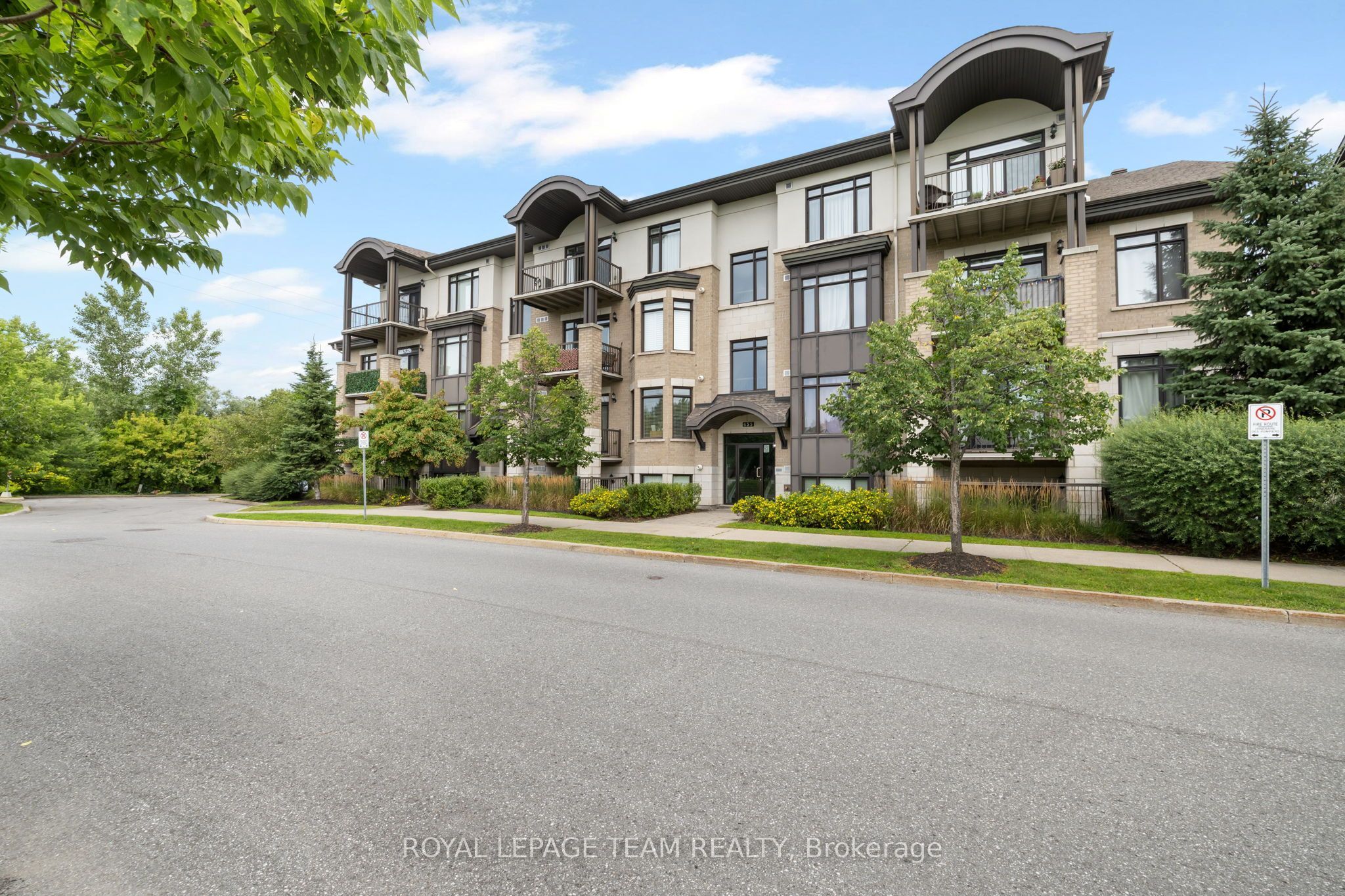 655 Beauparc Private 104, Cyrville - Carson Grove - Pineview, ON K1J 0A2 photo 3