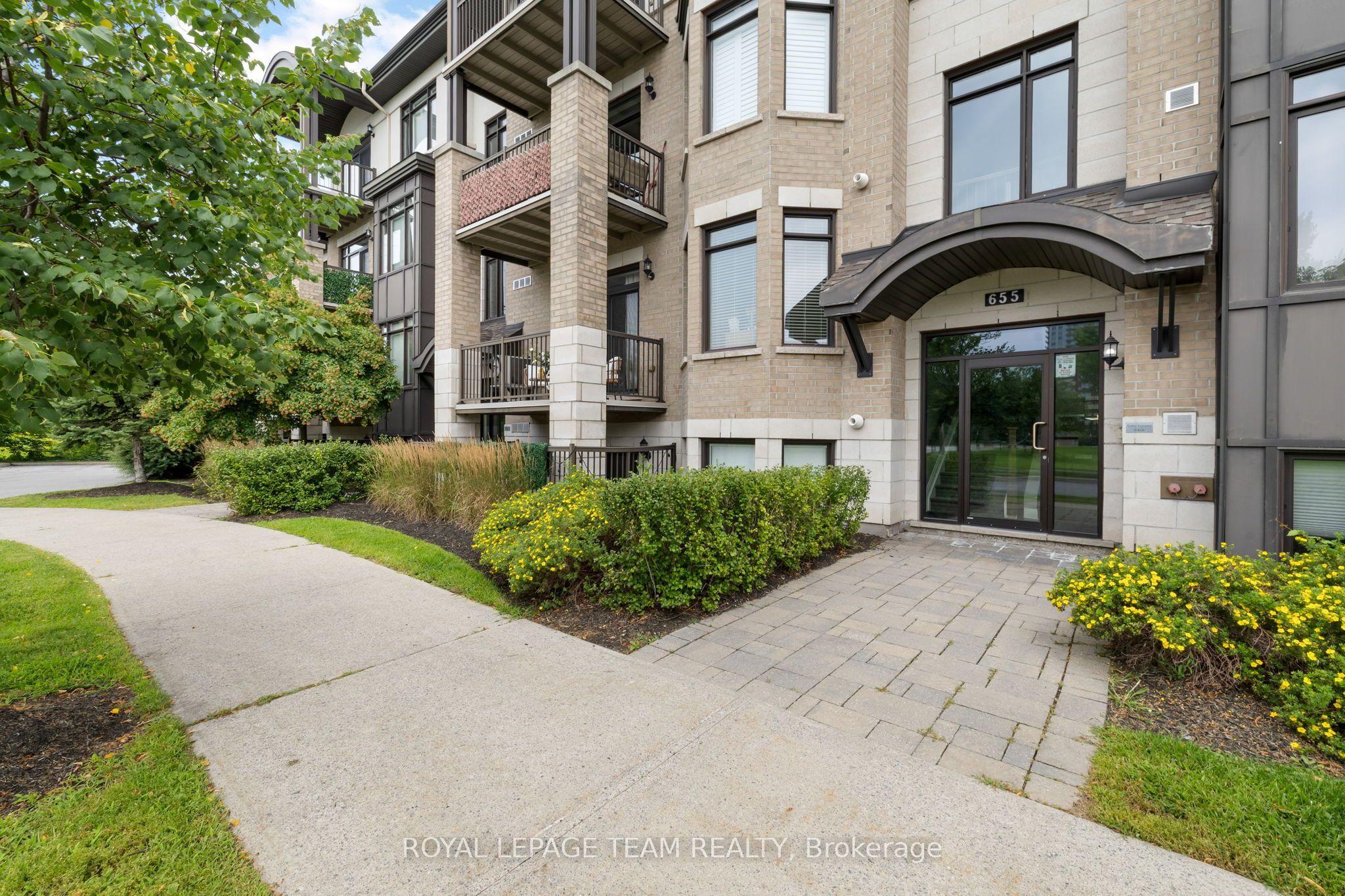 655 Beauparc Private 104, Cyrville - Carson Grove - Pineview, ON K1J 0A2 photo 4