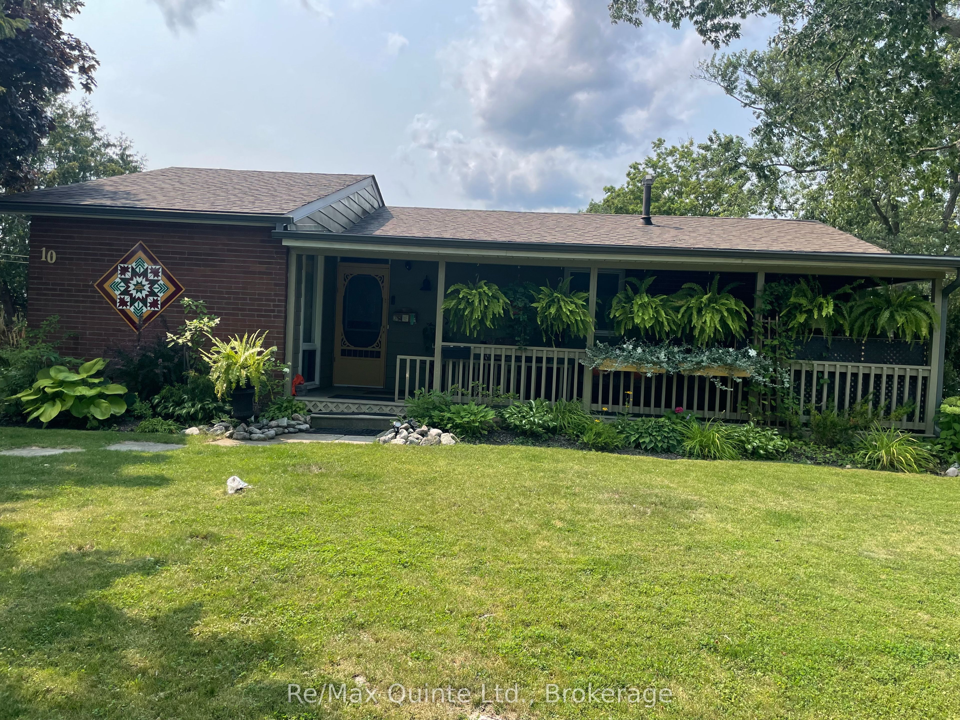 10 Mcquade Drive, Quinte West, ON K8V 2G3