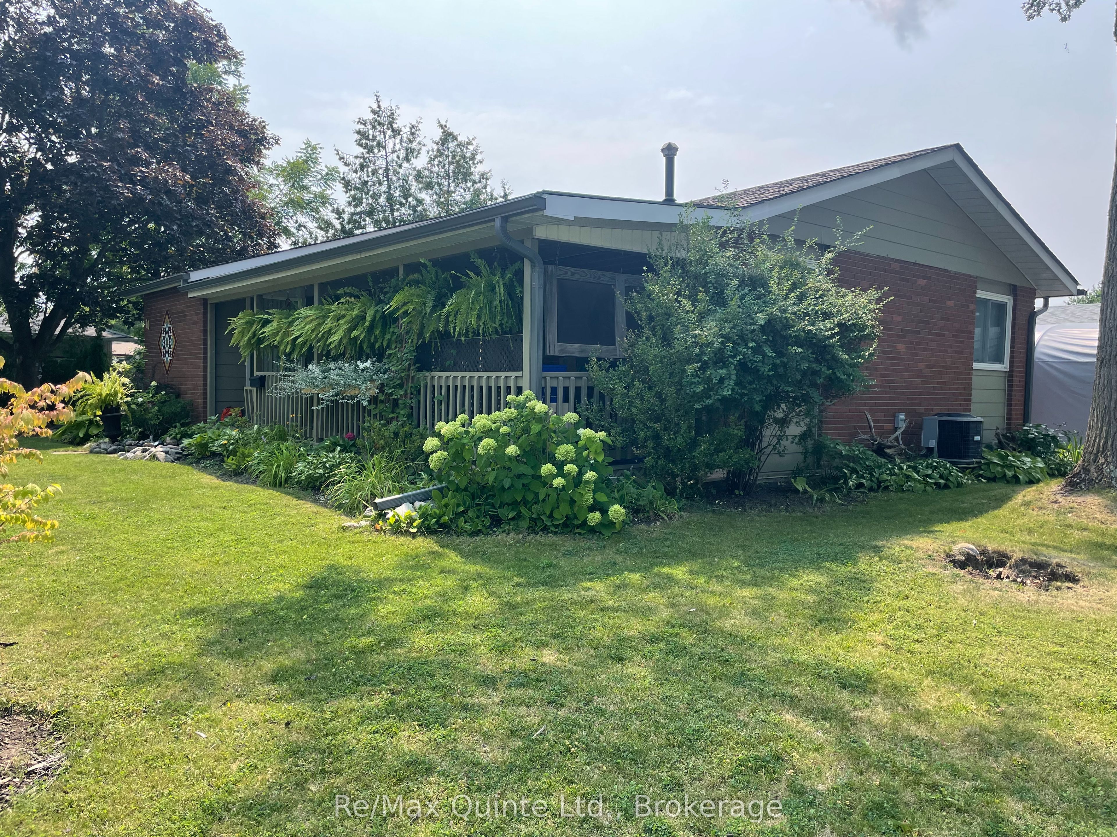 10 Mcquade Drive, Quinte West, ON K8V 2G3 photo 4