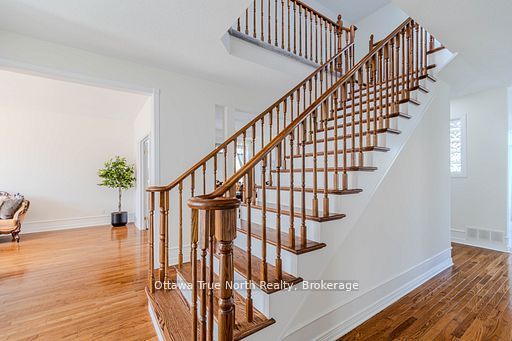 19 Black Tern Crescent, Kanata, ON K2M 2Z4 photo 4