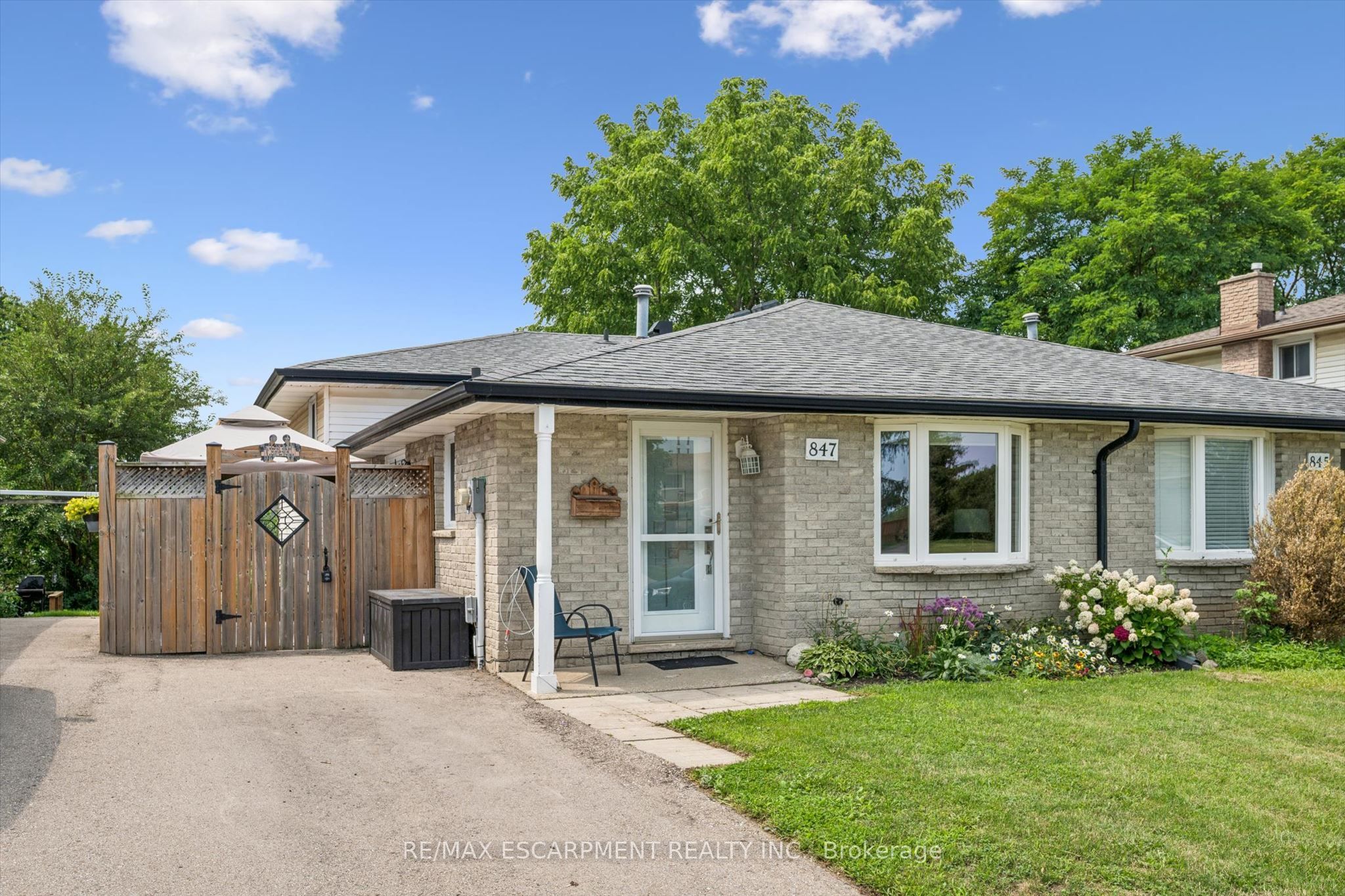847 Doon Village Road, Kitchener, ON N2P 1A1 photo 2