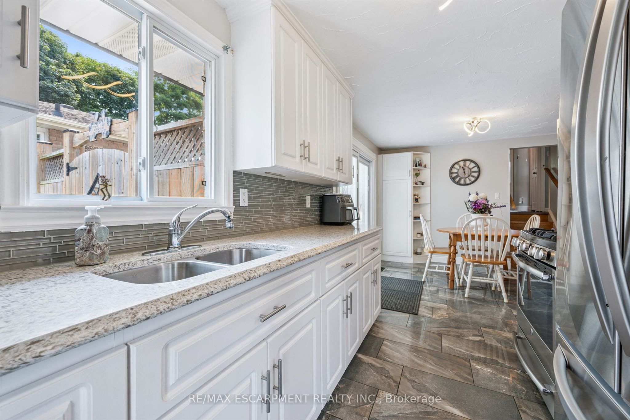 847 Doon Village Road, Kitchener, ON N2P 1A1 photo 5